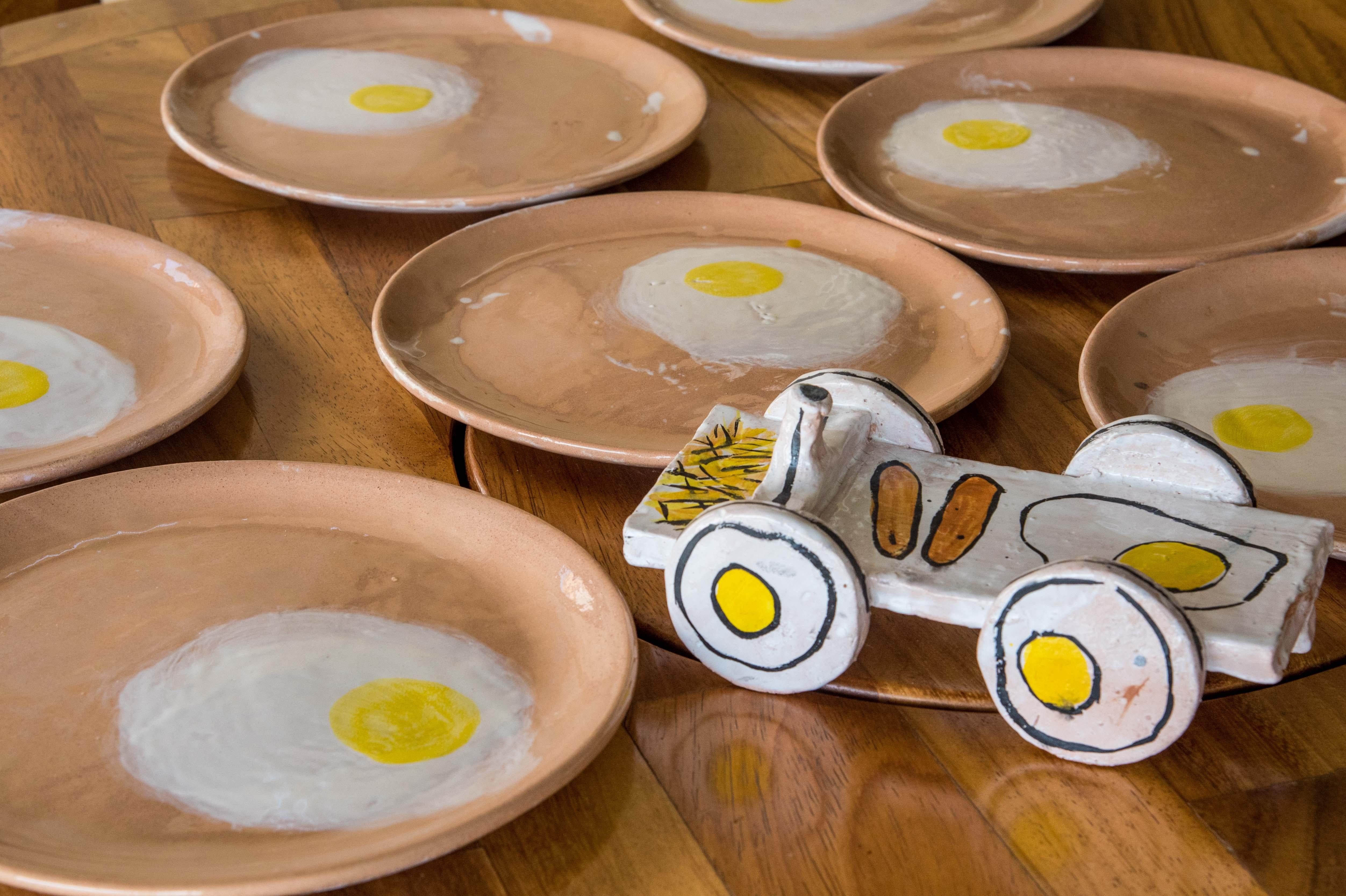 Handcraft Contemporary 2 assiettes à oeufs en céramique Majolica by Lorenzo en vente 1