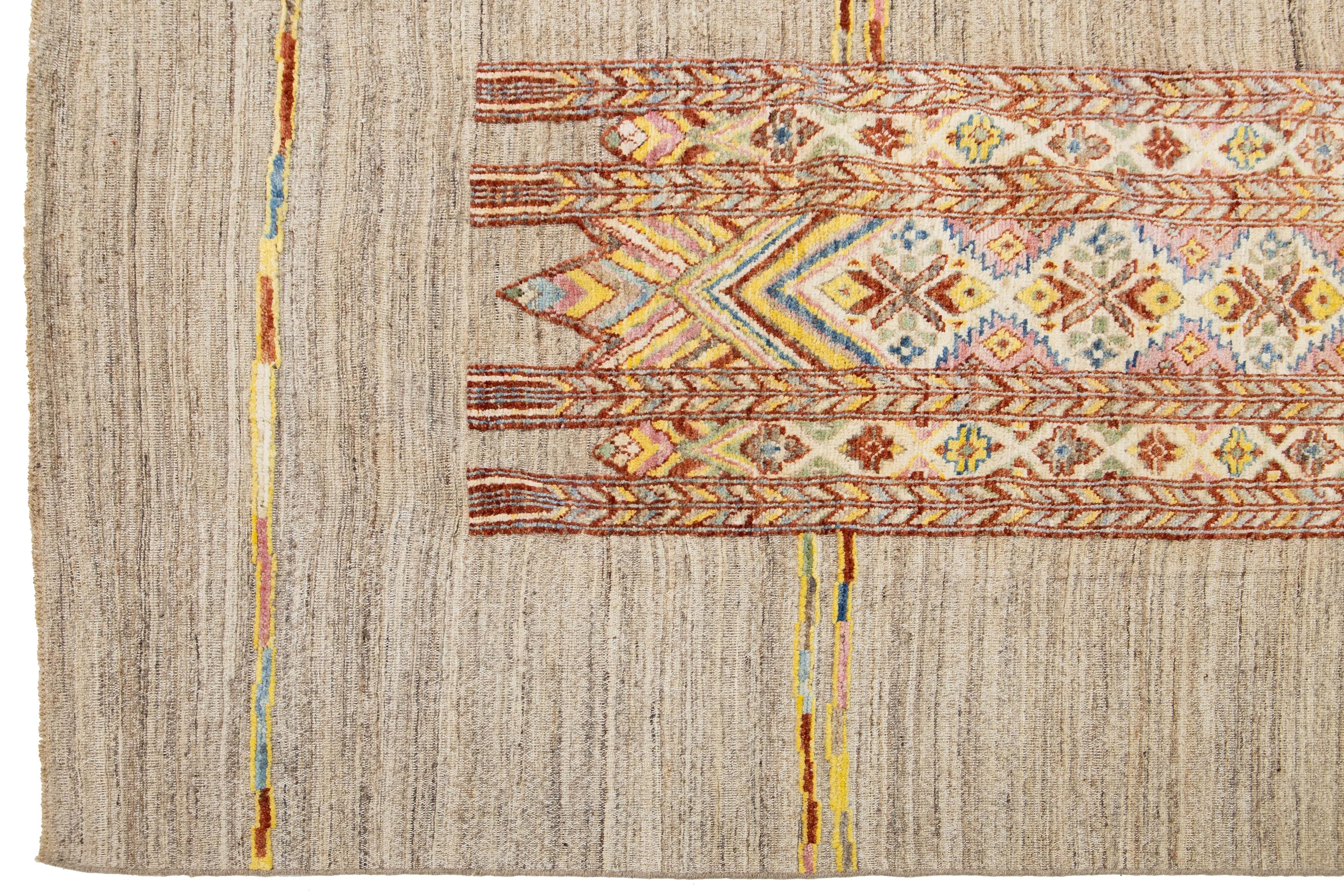 Handcrafted Contemporary Moroccan Style Wool Rug In Beige With Tribal Pattern im Zustand „Neu“ im Angebot in Norwalk, CT