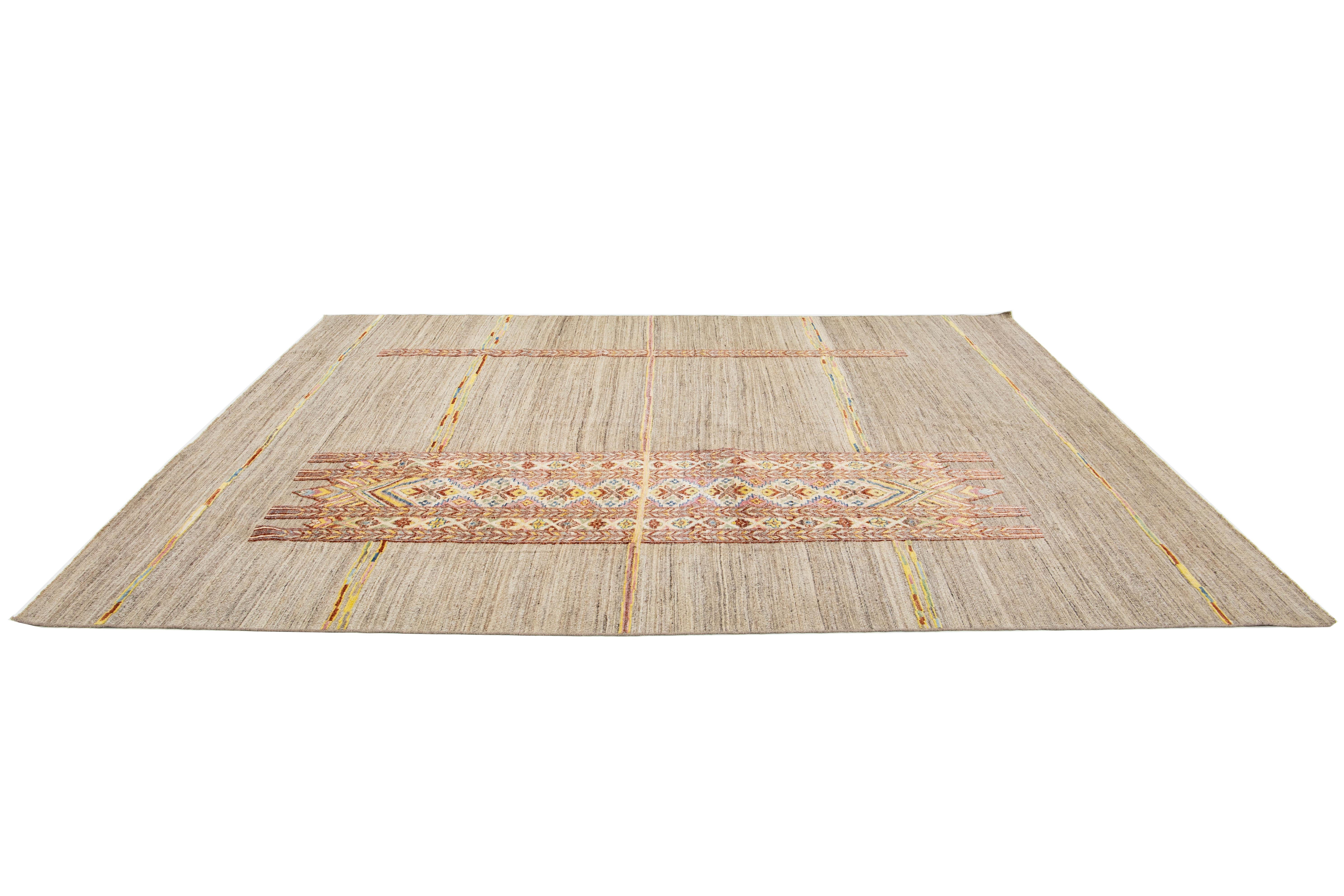 Handcrafted Contemporary Moroccan Style Wool Rug In Beige With Tribal Pattern im Angebot 1