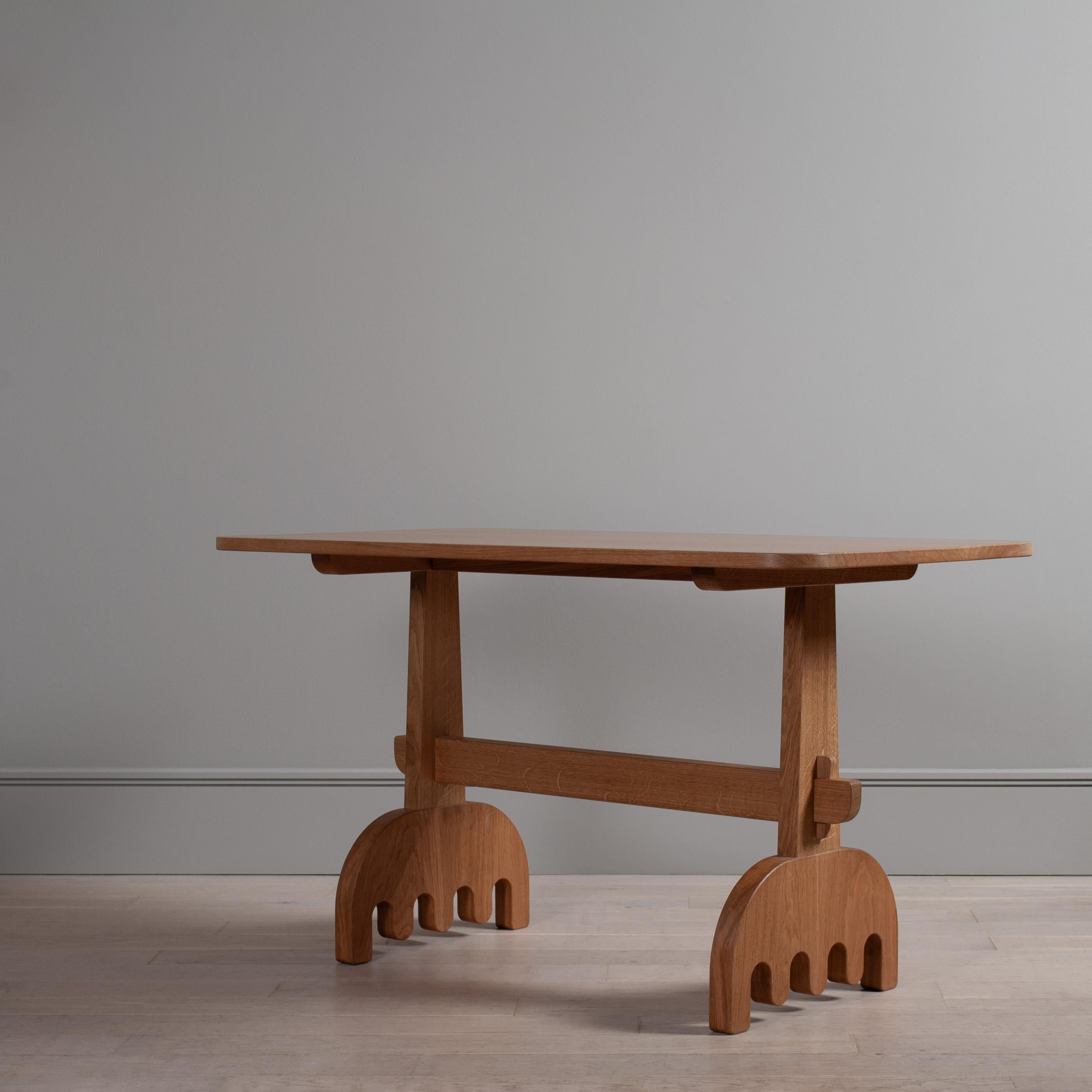 Inglese Tavolo da refettorio in Oak Contemporary realizzato a mano in vendita