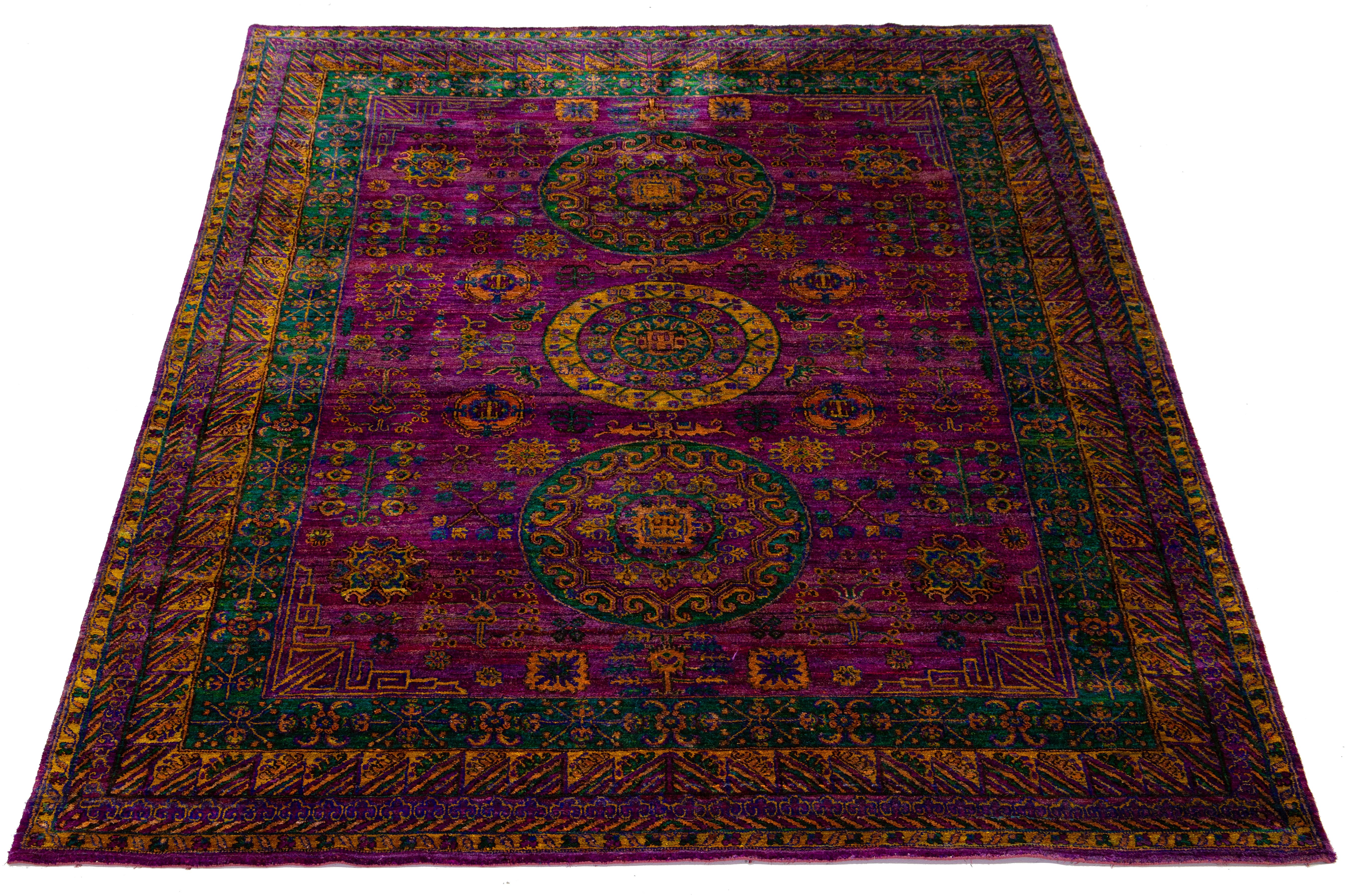 XXIe siècle et contemporain Tapis contemporain en soie sari violet avec motif de rosettes, fait main en vente