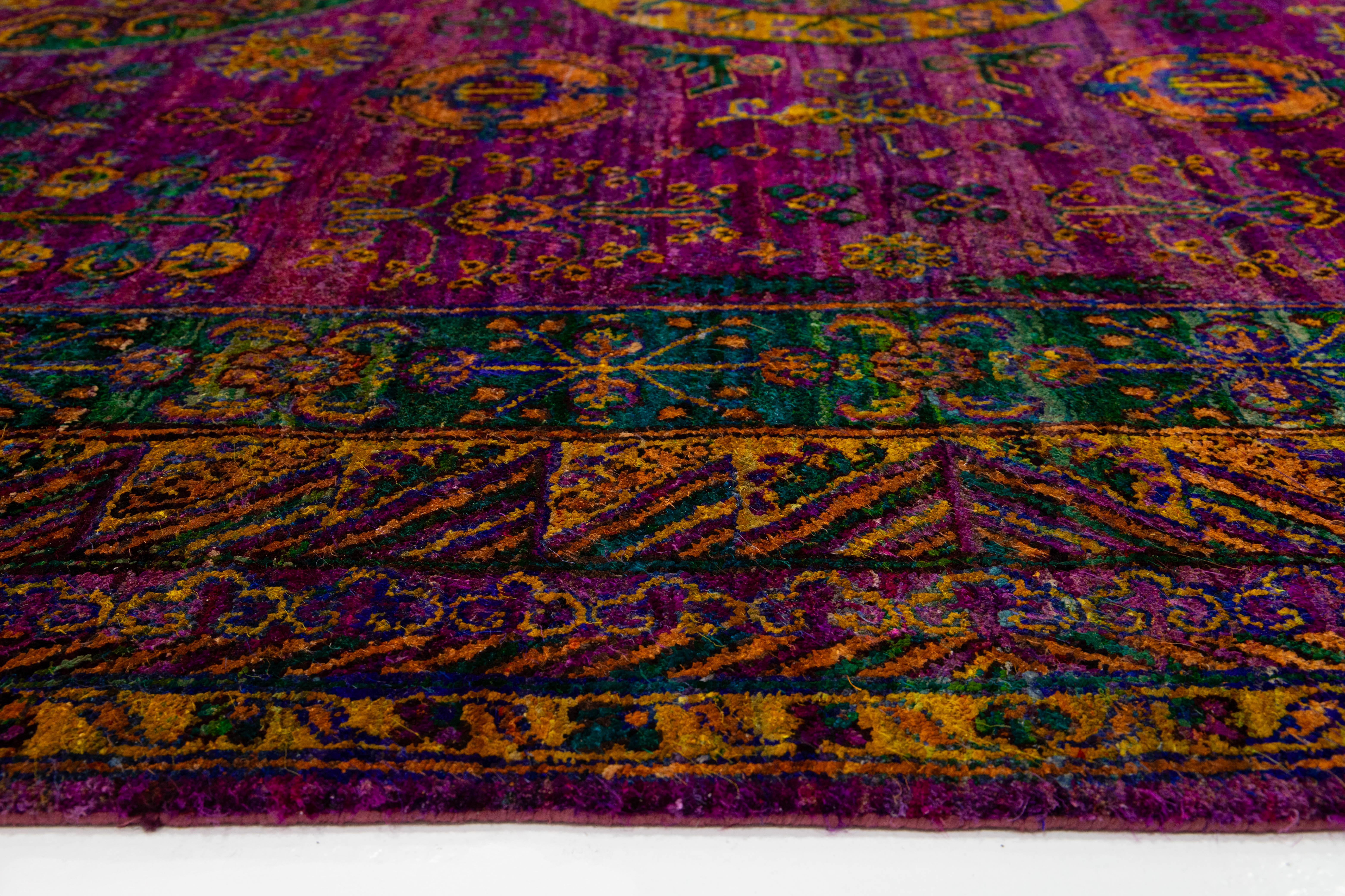 Tapis contemporain en soie sari violet avec motif de rosettes, fait main en vente 1