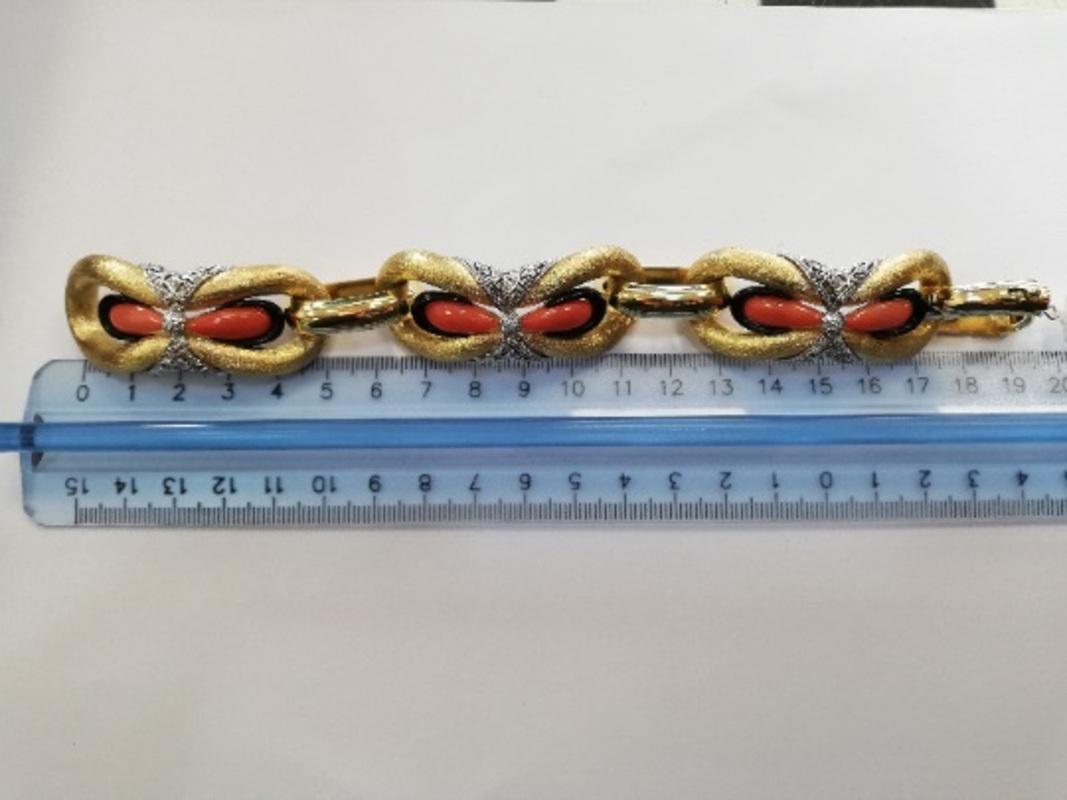 Handcrafted Coral, Onyx, Diamonds, 18 Karat Yellow Gold Retro Bracelet For Sale 5