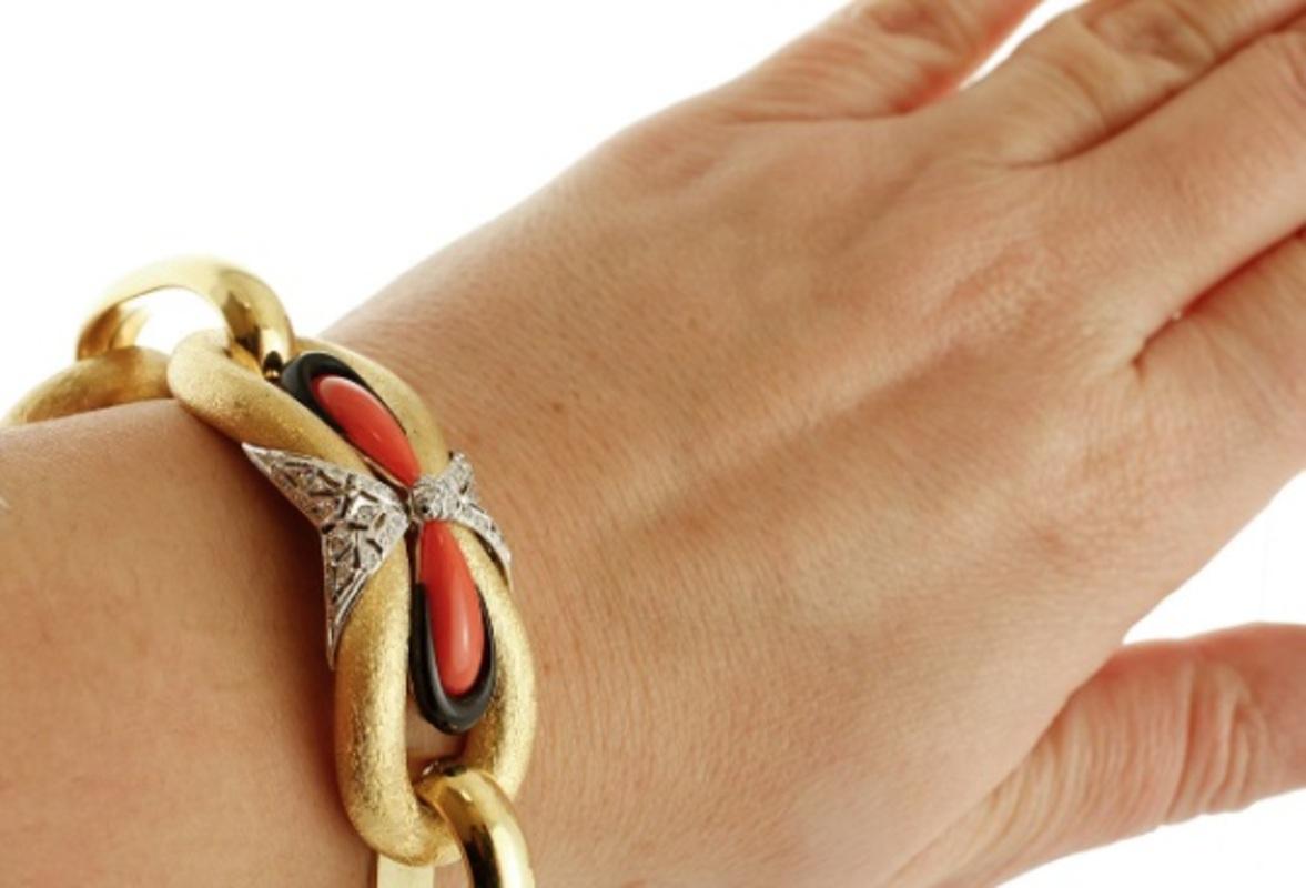 Handcrafted Coral, Onyx, Diamonds, 18 Karat Yellow Gold Retro Bracelet For Sale 2