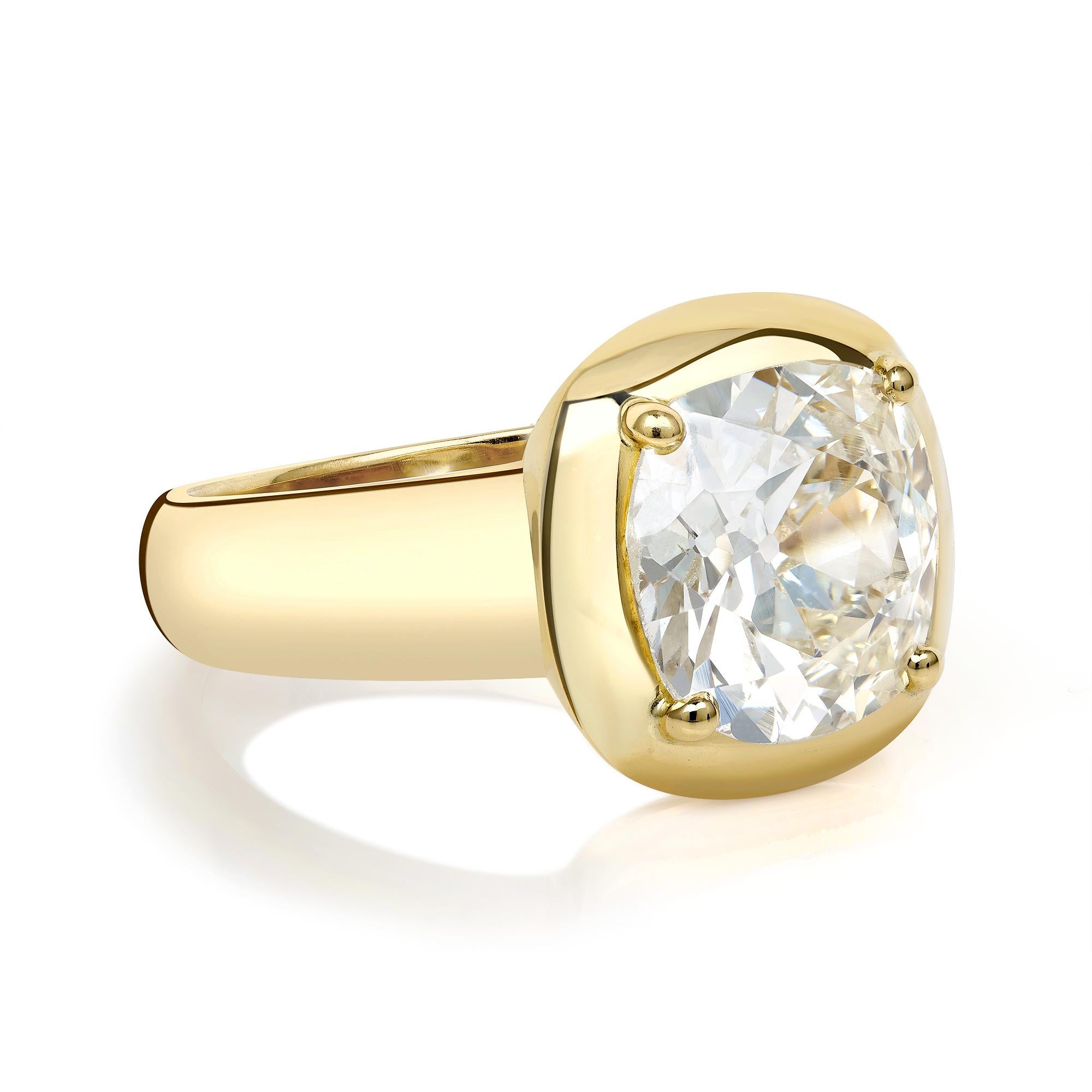 3.07ct M/VS2 GIA certified Old Mine Cut diamond prong set in a handcrafted 18K yellow gold mounting,