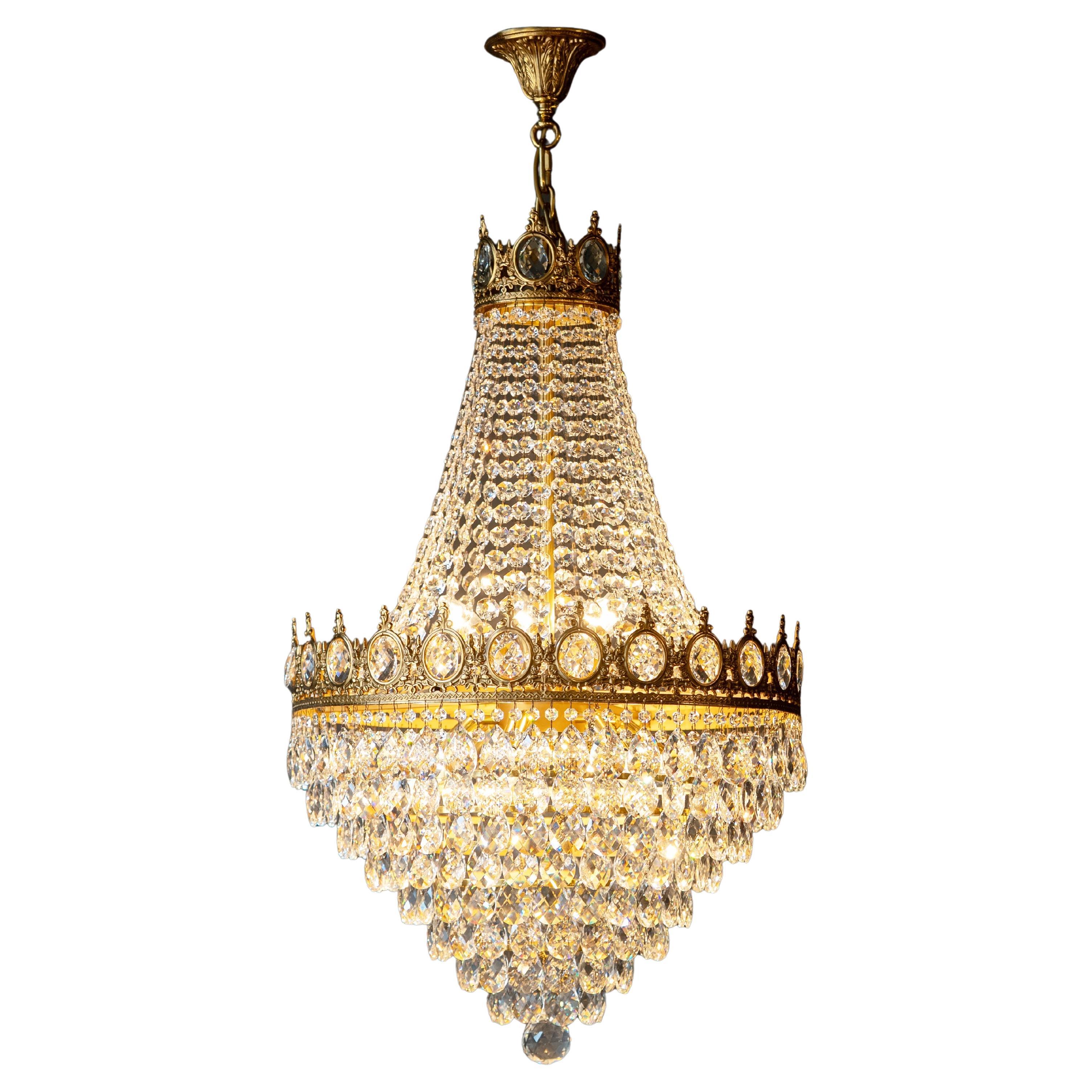Lampadario in cristallo realizzato a mano in ottone massiccio con finitura dorata