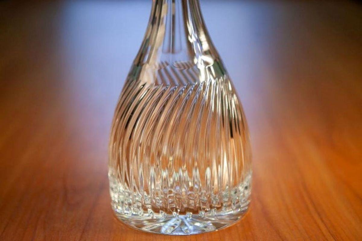 Handcrafted Crystal Decanter from 21st Century 33.81 us fl oz - Linea Design  In New Condition For Sale In Opole, PL