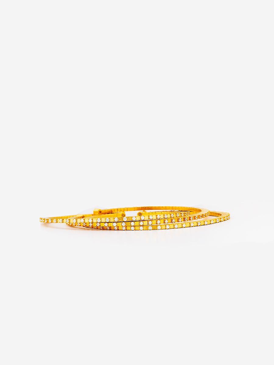 Taille ronde Bracelet flexible en or 22 carats et diamants, fabriqué à la main, de forme cubique en vente