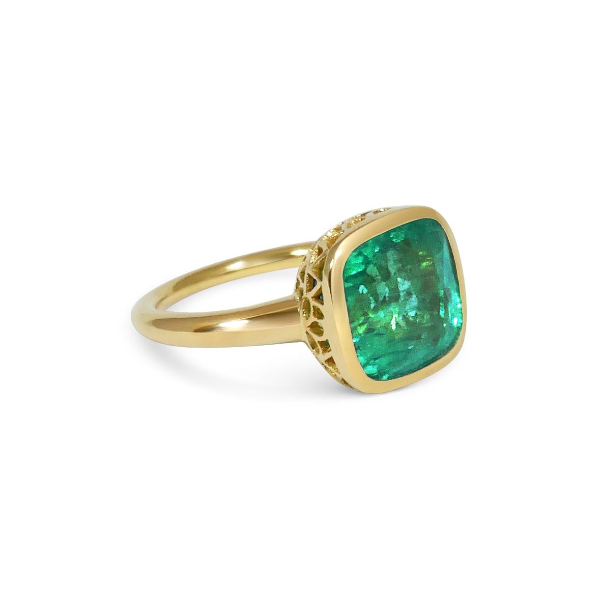 Contemporary Handcrafted Cushion Cut 9.39 Carats Emerald 18 Karat Yellow Gold Cocktail Ring