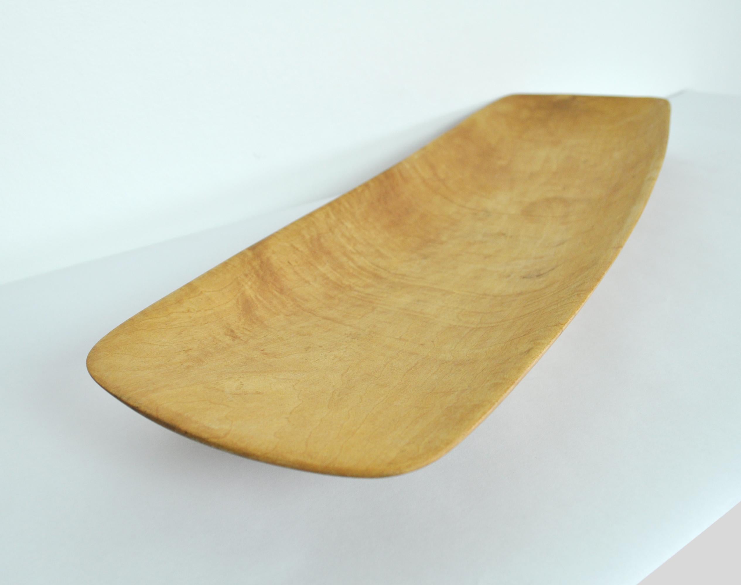 Handcrafted Danish Birch Dish with an Organic Design, 1960s For Sale 6