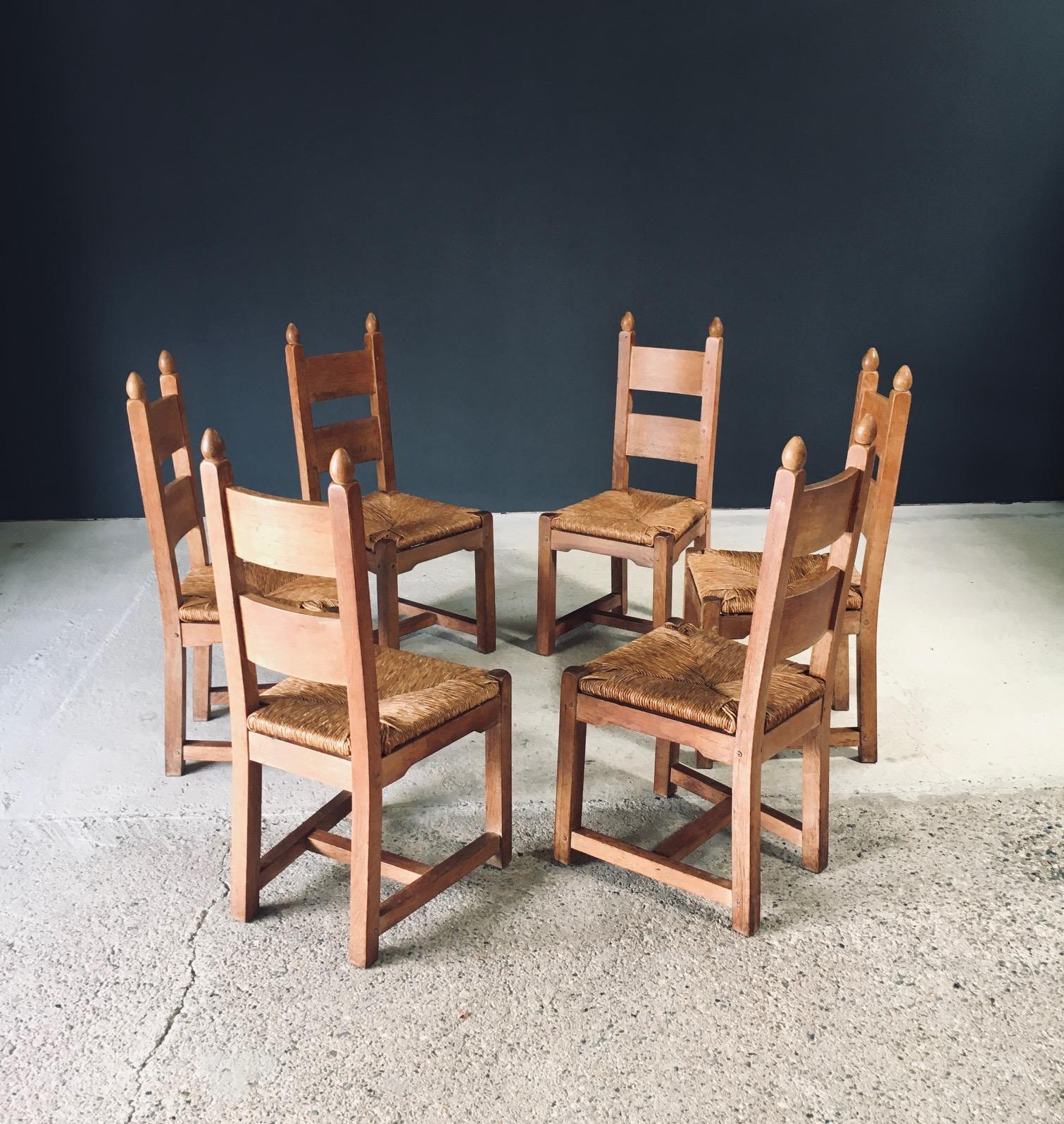 Handgefertigtes Design Schwere Eiche & Binsen Esszimmerstühle, Belgien 1960er Jahre im Zustand „Gut“ im Angebot in Oud-Turnhout, VAN