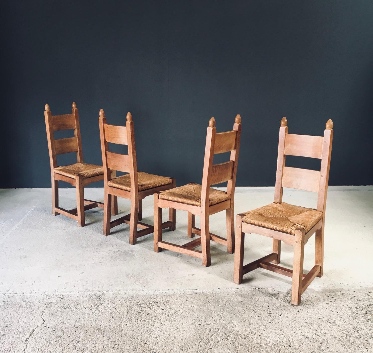 Handgefertigtes Design Schwere Eiche & Binsen Esszimmerstühle, Belgien 1960er Jahre im Angebot 1