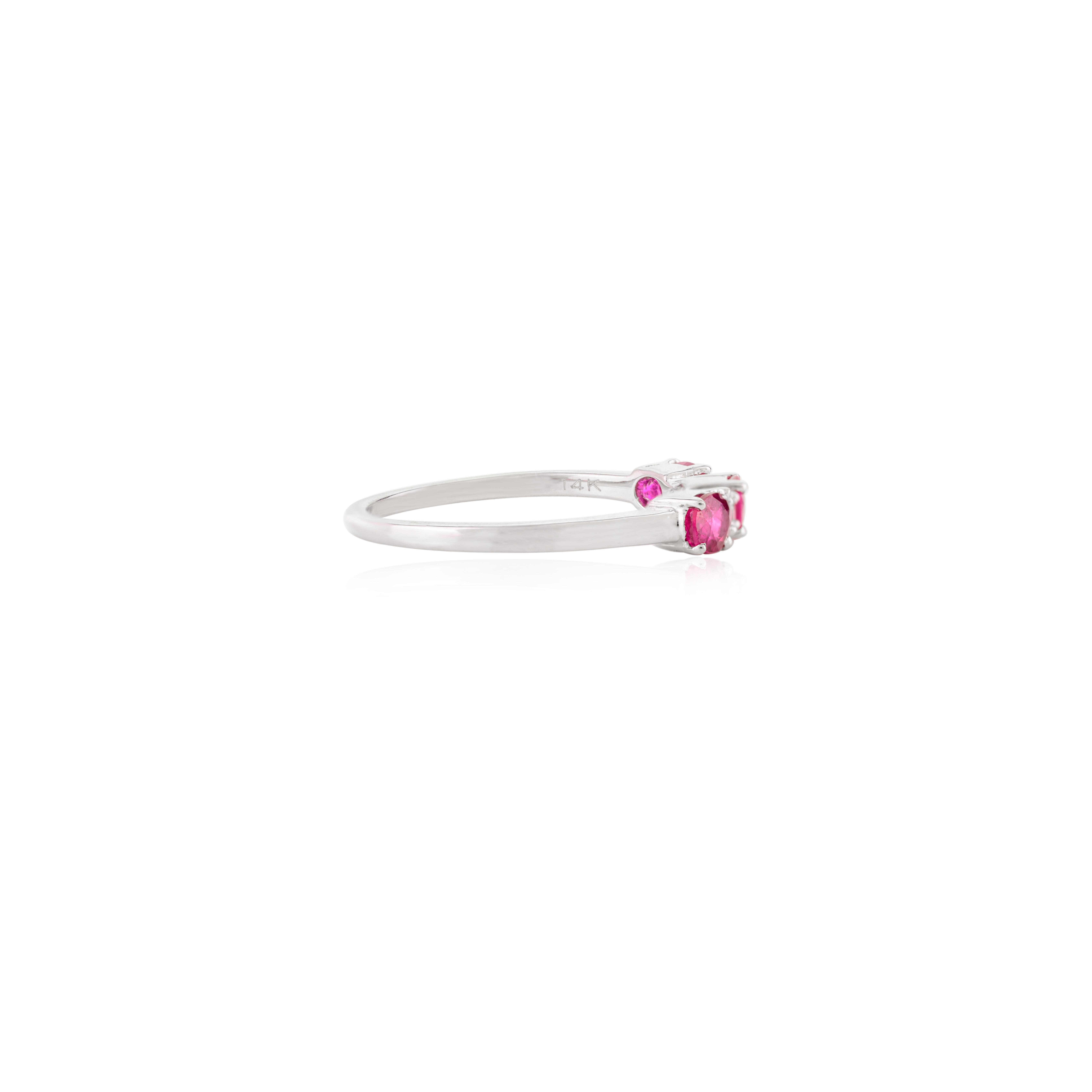 Im Angebot: Eleganter, stapelbarer Diamant-Rubin-Verlobungsring aus 14k massivem Weißgold () 3