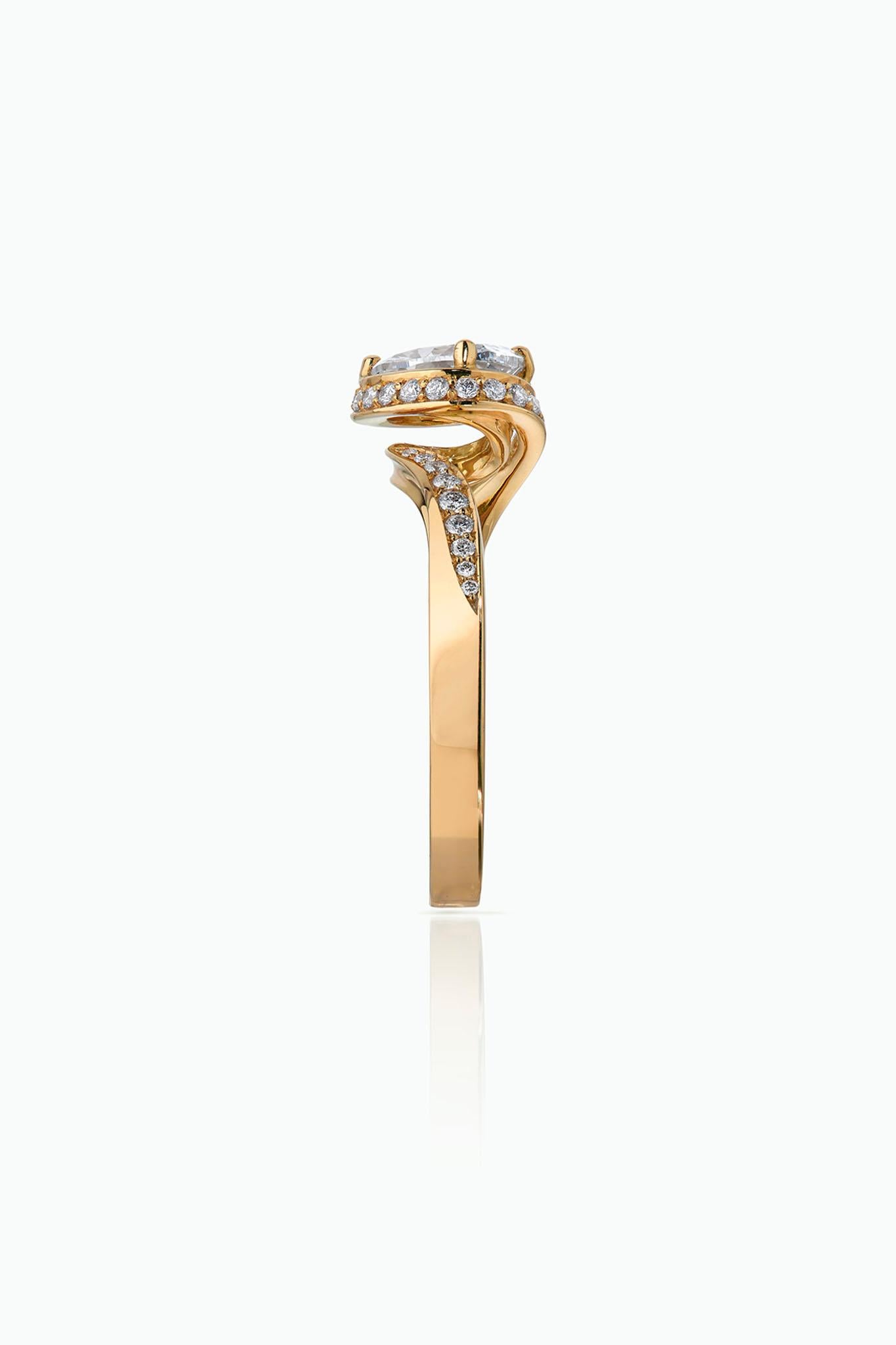 For Sale:  Handcrafted Diamond Solitaire Ring, 18K Yellow Gold 4