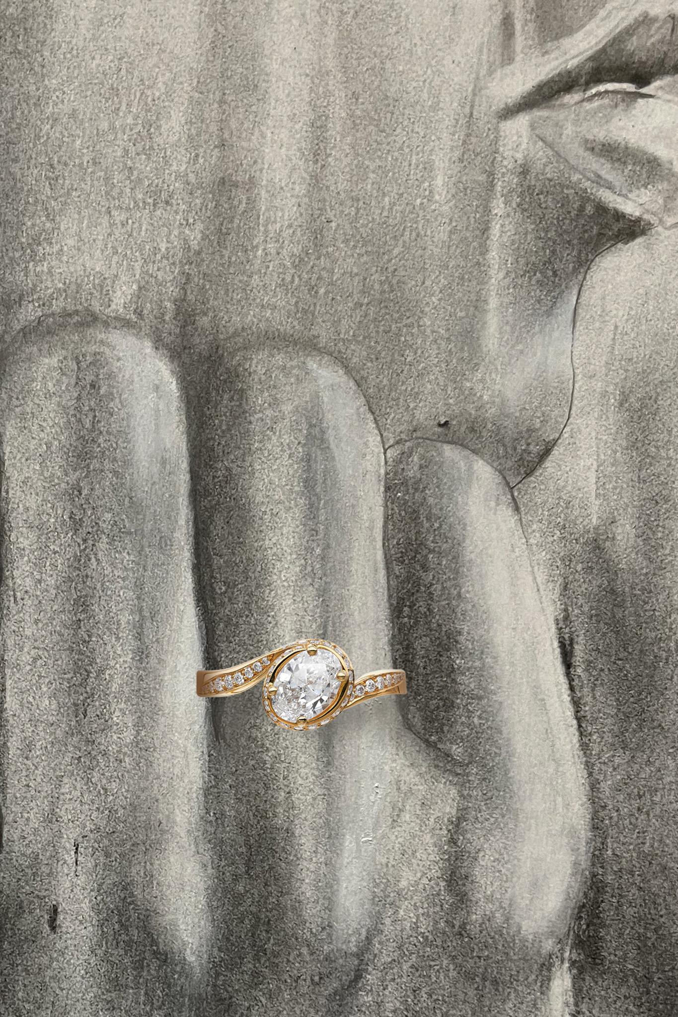 Im Angebot: Handgefertigter Solitär-Ring aus 18 Karat Gelbgold mit Diamant () 6