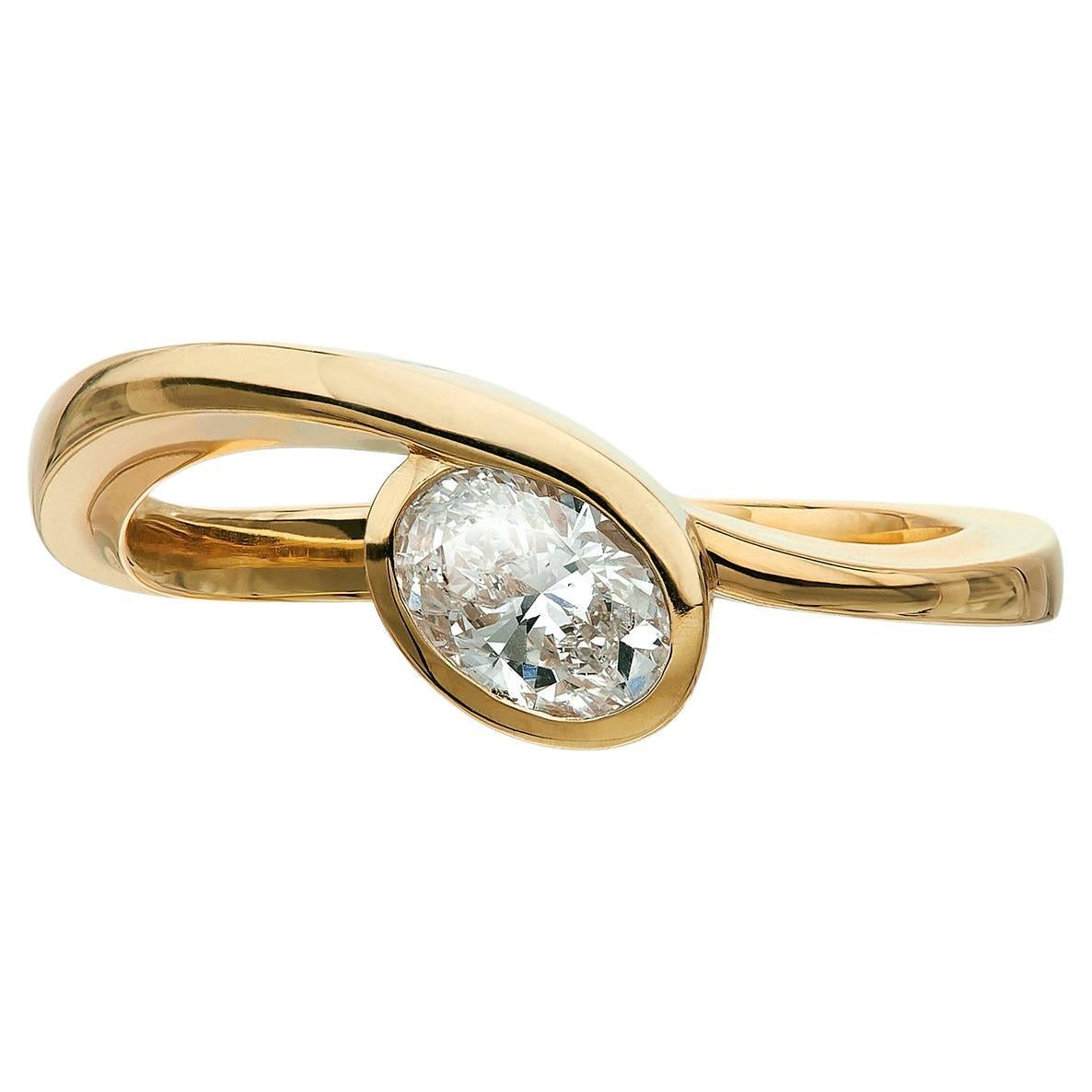 Handgefertigter Solitär-Ring aus 18 Karat Gelbgold mit Diamant