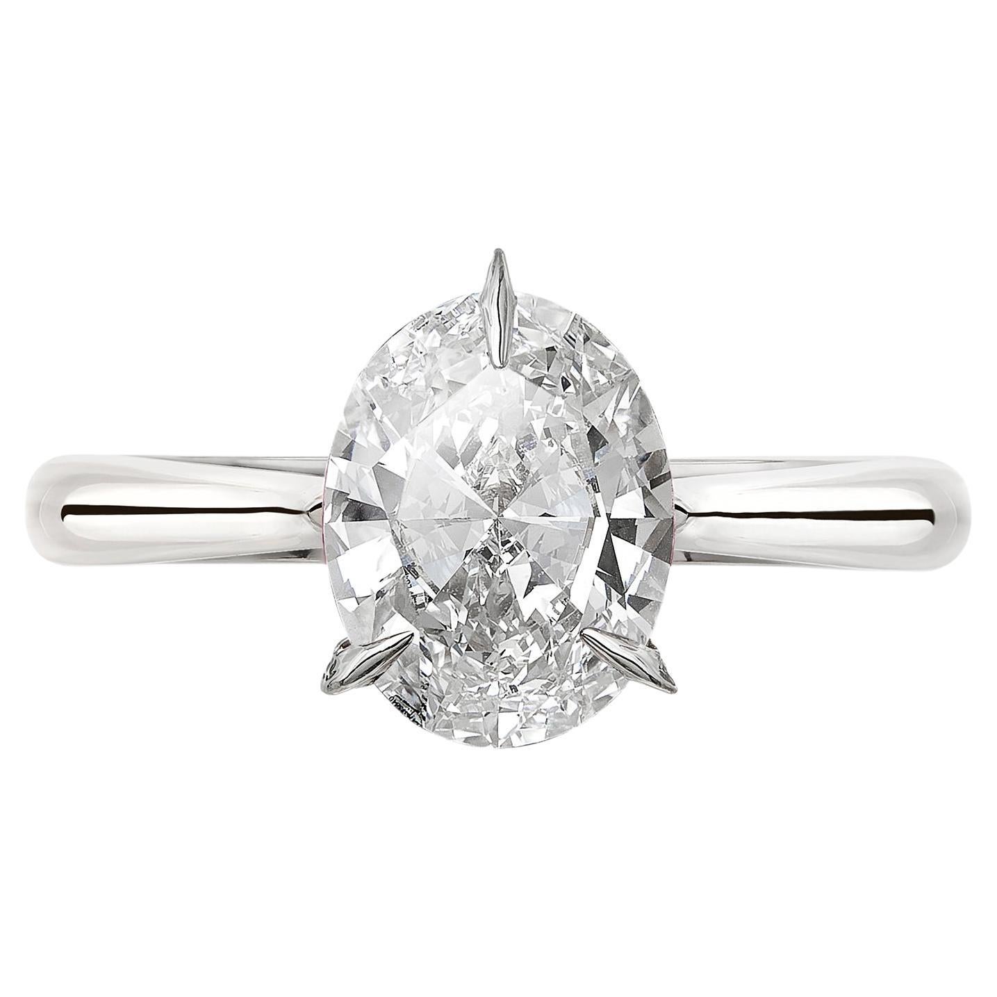Im Angebot: Handgefertigter Diamant- Solitär-Ring aus Platin ()