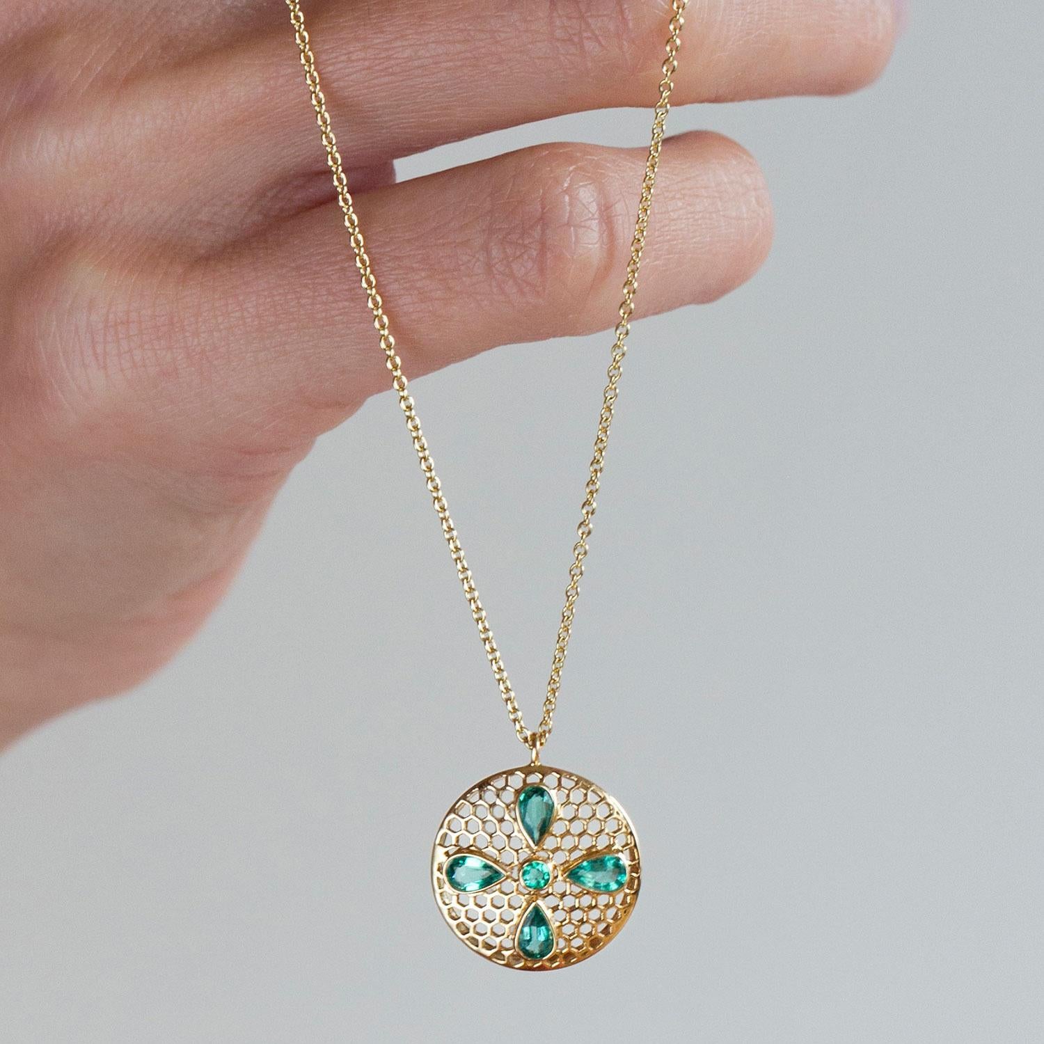 Contemporary Handcrafted Diamonds and 18 Karat Yellow Gold Pendant Necklace For Sale