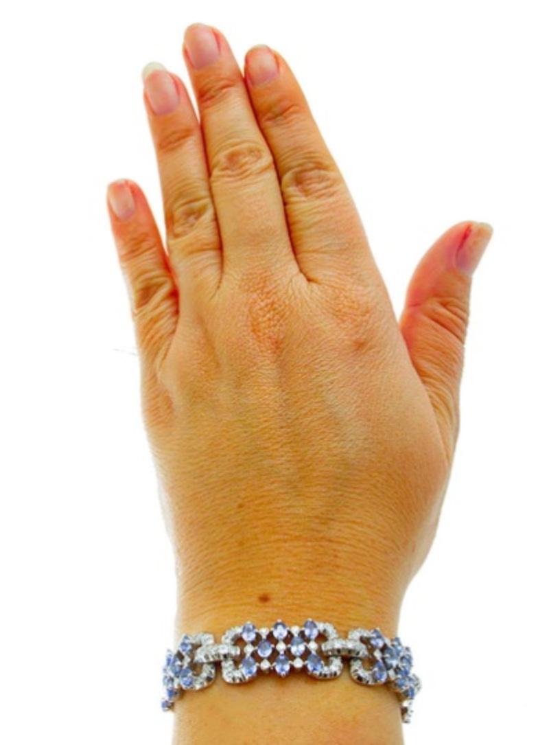 Bracelet artisanal à maillons en or blanc 14 carats avec diamants et saphirs Pour femmes en vente