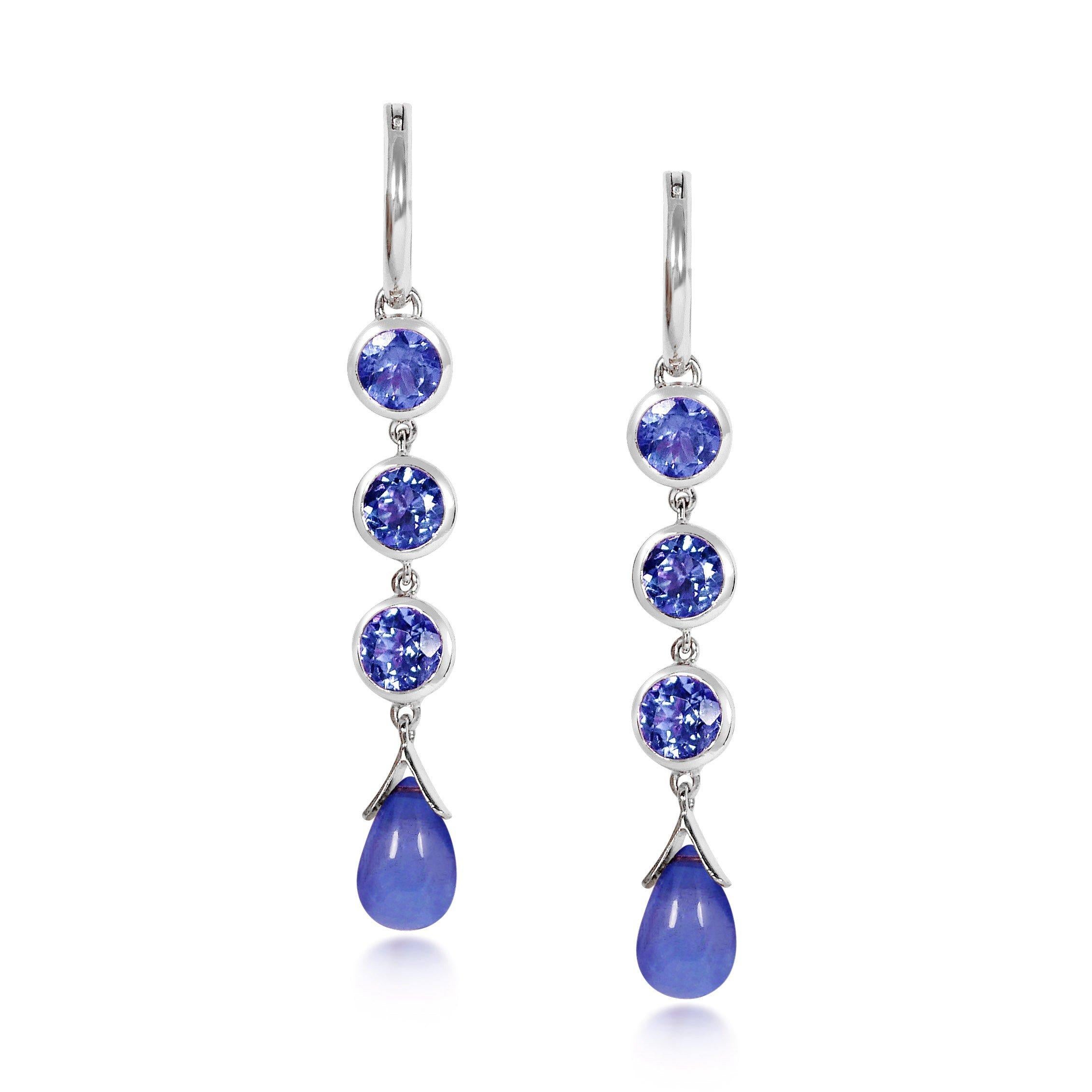 Contemporary Handcrafted 1.65 Carats Tanzanites 18 Karat White Gold Drop Earrings For Sale