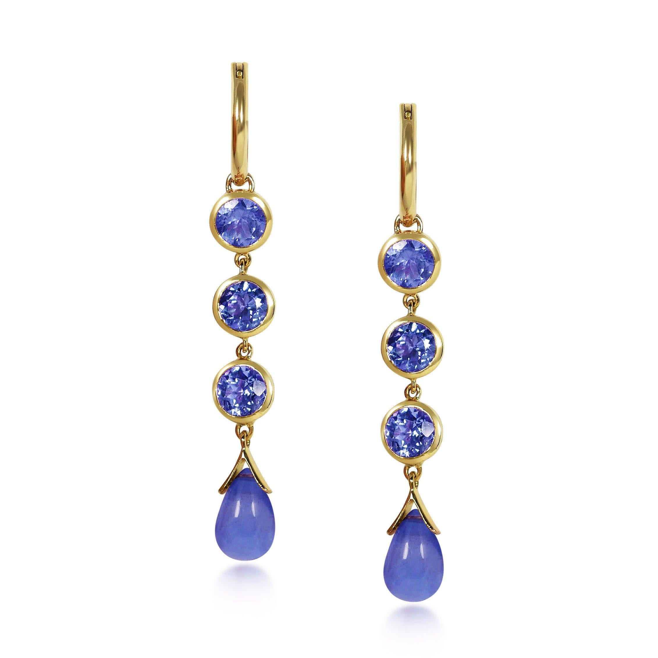 Contemporary Handcrafted 1.65 Carats Tanzanites 18 Karat Yellow Gold Drop Earrings For Sale