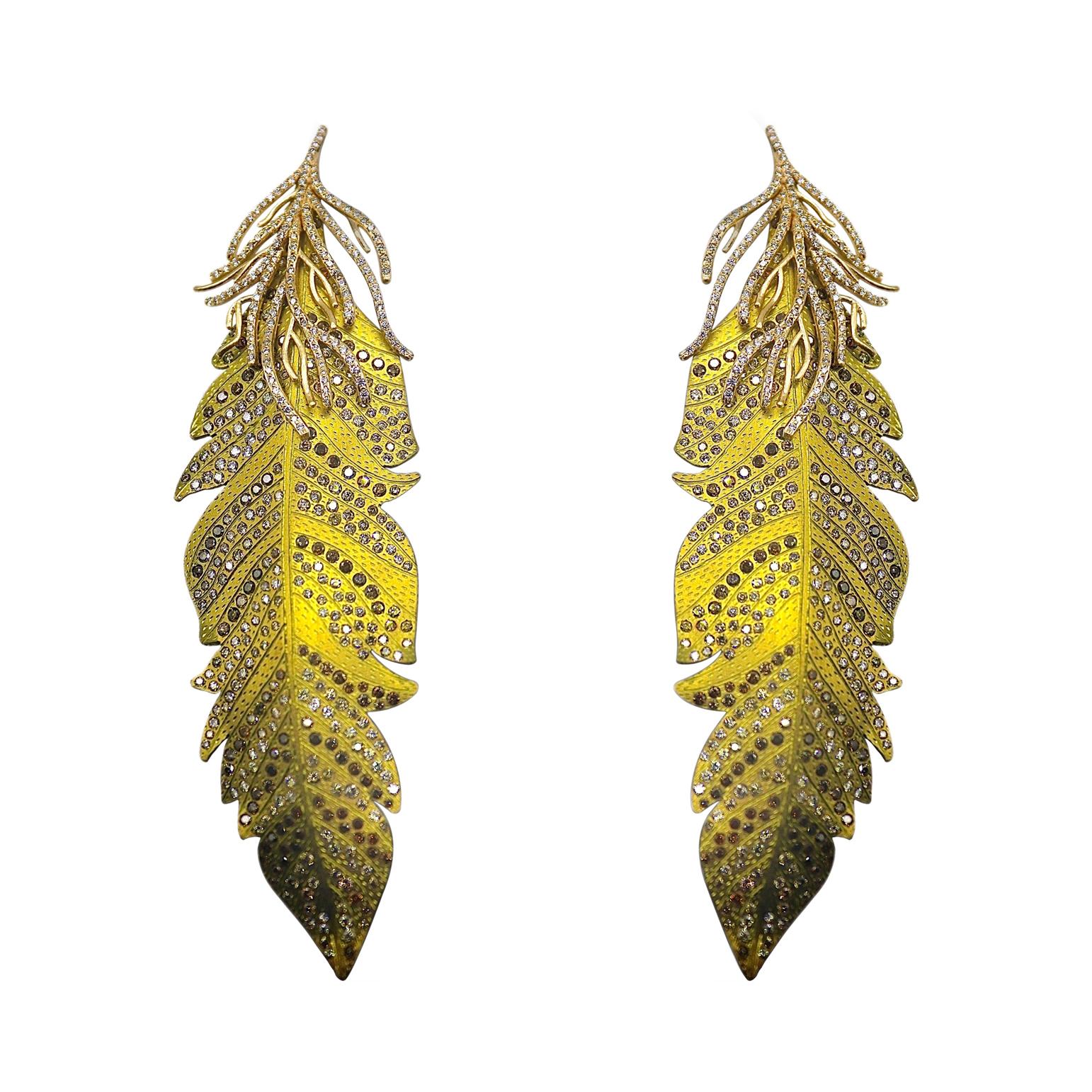 Brave & Beautiful Pendientes artesanales de titanio y oro con plumas de águila y diamantes