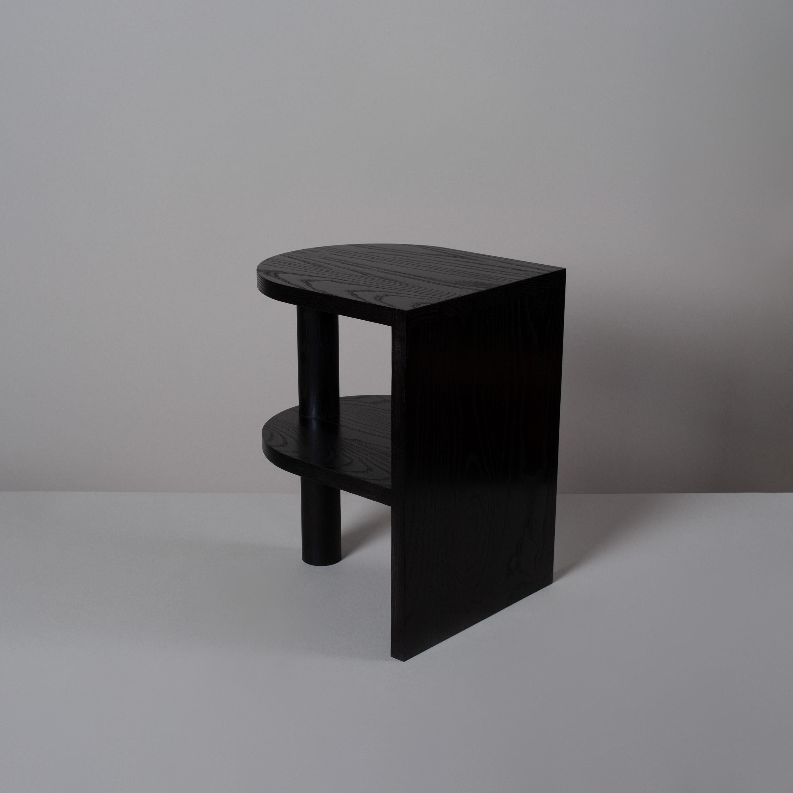 Tavolo da notte a più livelli in Oak Oak Ebanizzato fatto a mano in vendita 2