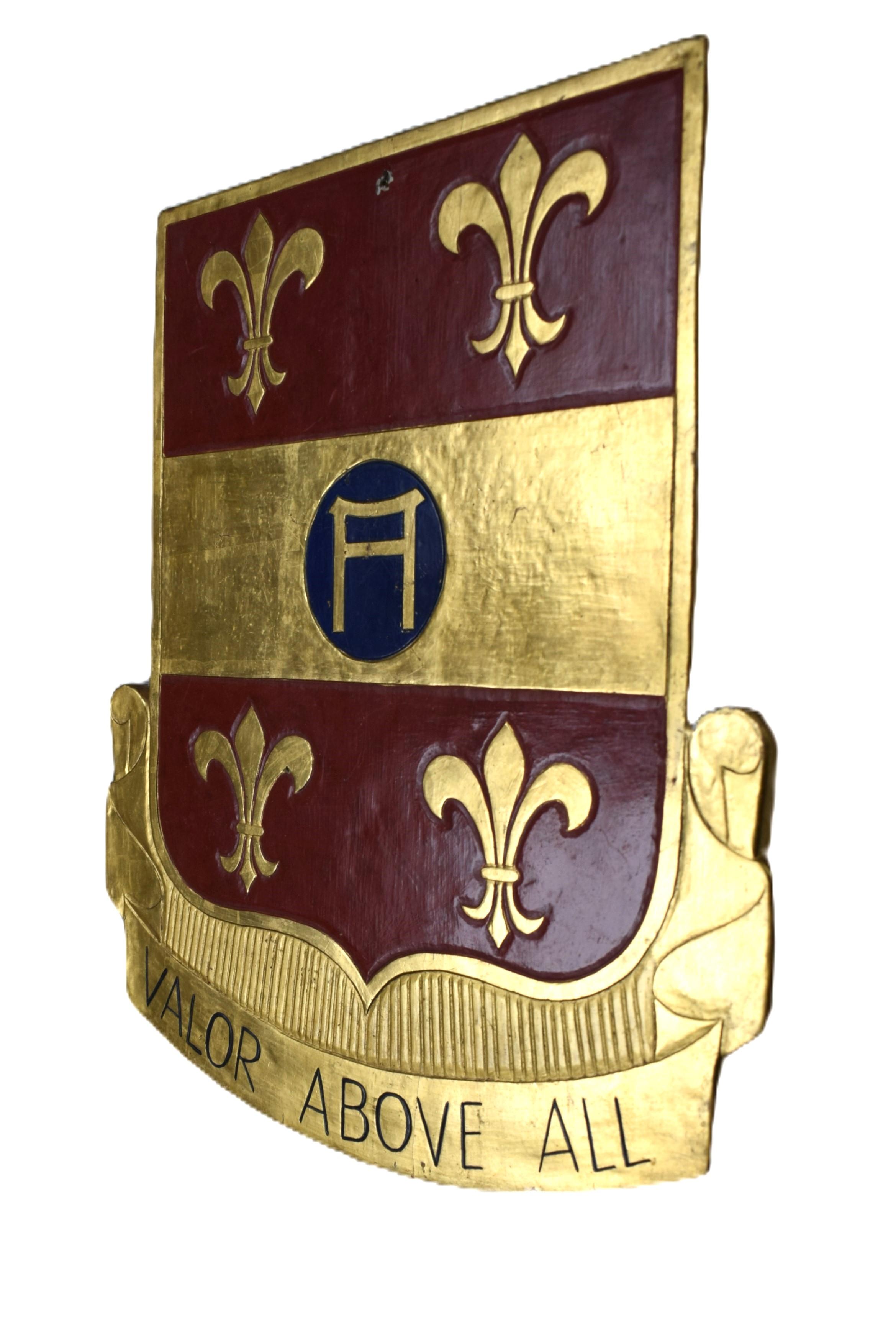 Mid-Century moderno Emblema realizzato a mano dalla mensa degli ufficiali del 7232° Gruppo MMG Ammuniti dell'USAF. in vendita