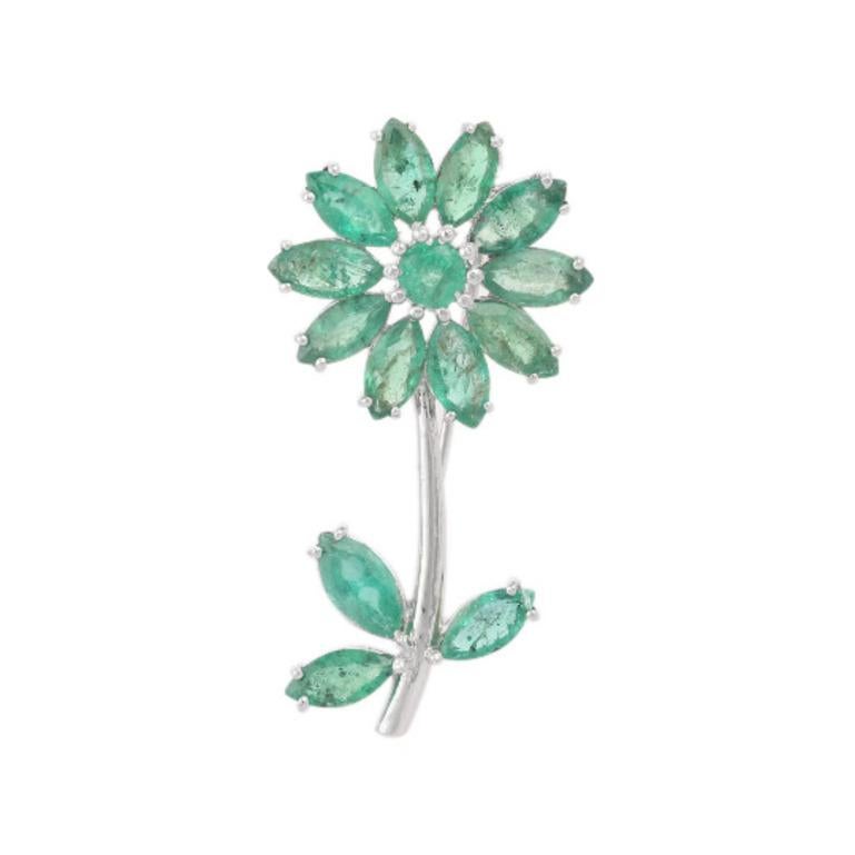 Women's or Men's Handmade Genuine Emerald Flower Brooch in 925 Sterling Silver For Sale