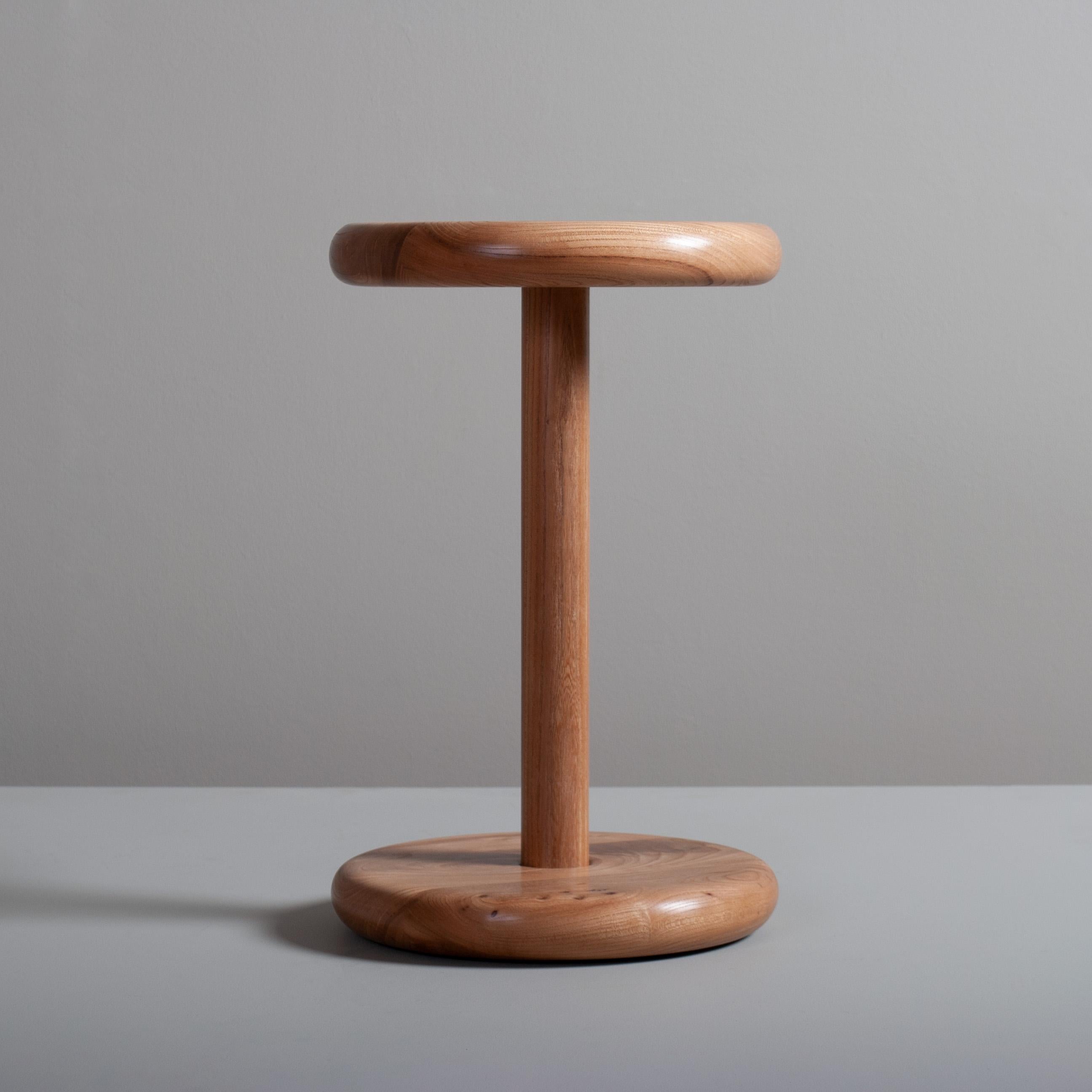 Handcrafted English Elm Side Drink Table In New Condition In London, GB