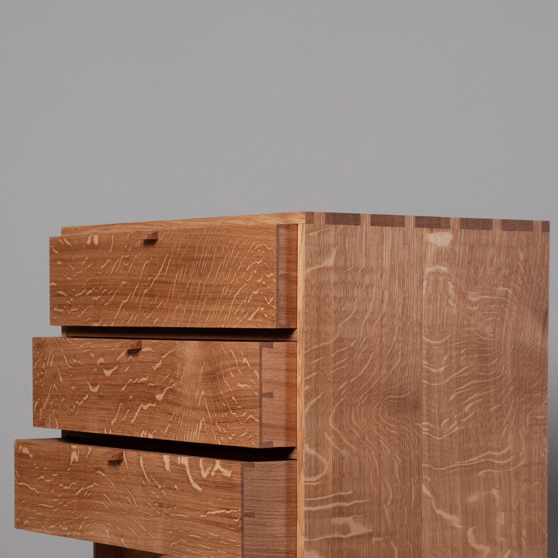 Cassettiera artigianale in Oak Oak, Comodino in vendita 2
