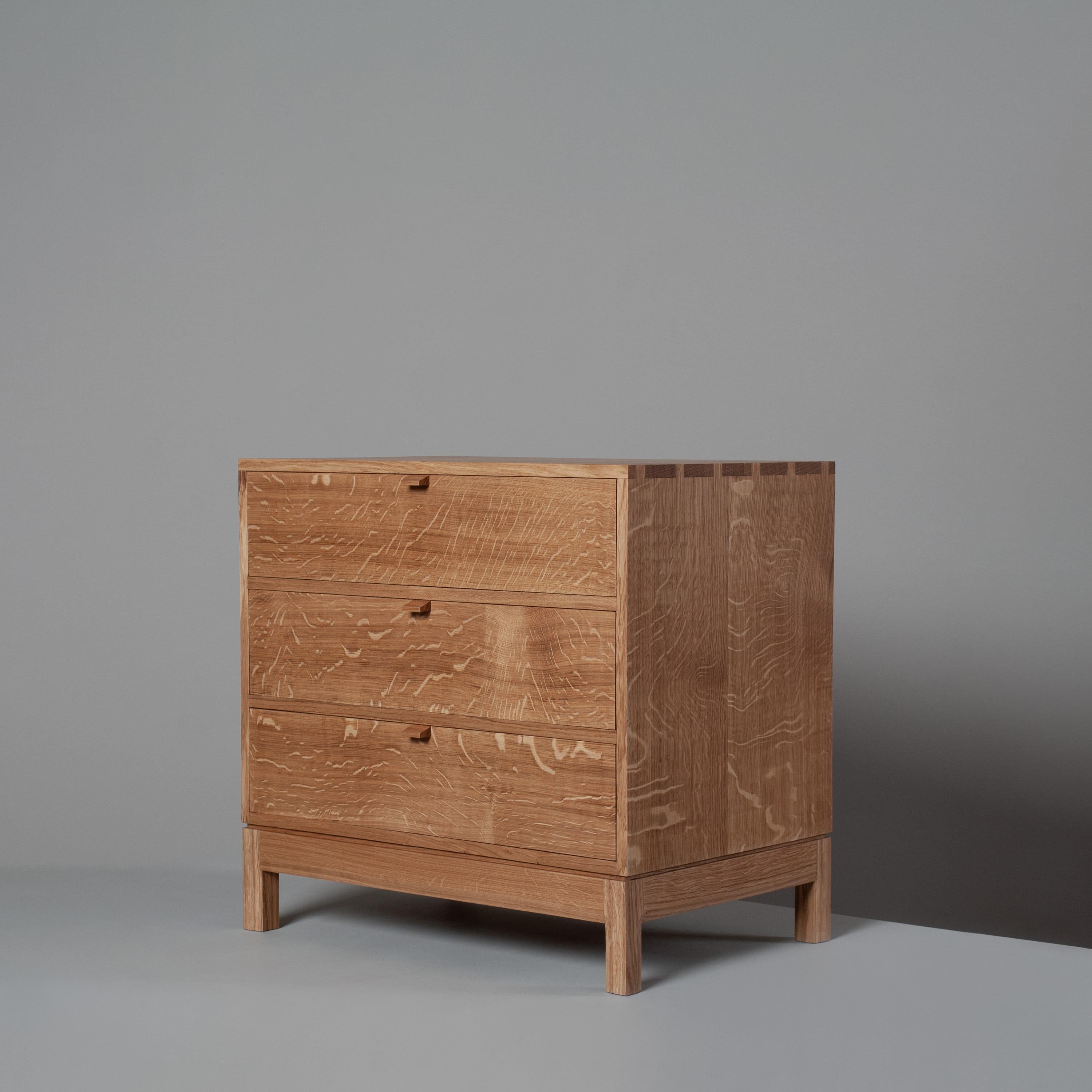 Moderno Cassettiera artigianale in Oak Oak, Comodino in vendita