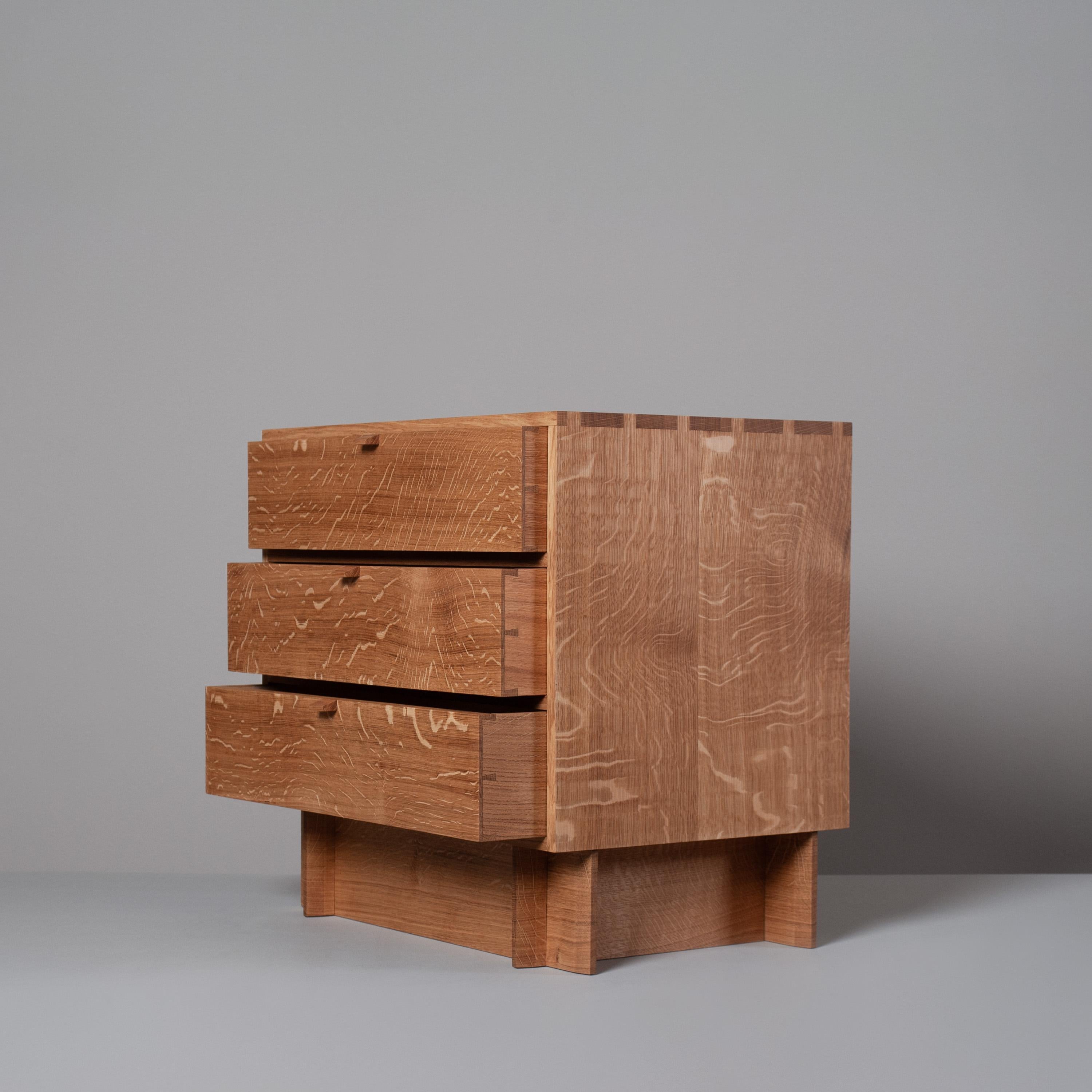 Cassettiera artigianale in Oak Oak, Comodino in vendita 1