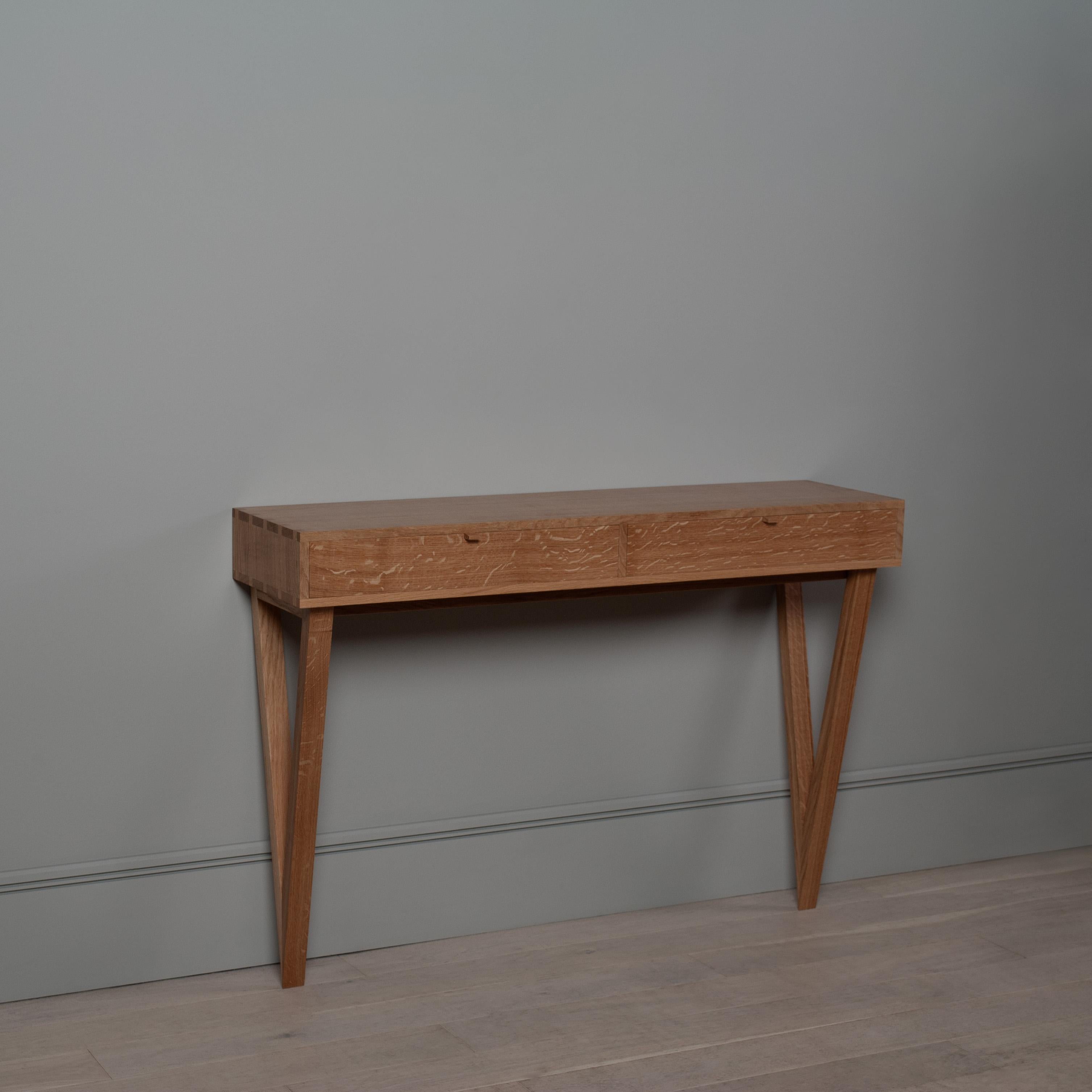 Mesa de Entrada Artesanal de Roble Inglés Cajones Moderno en venta