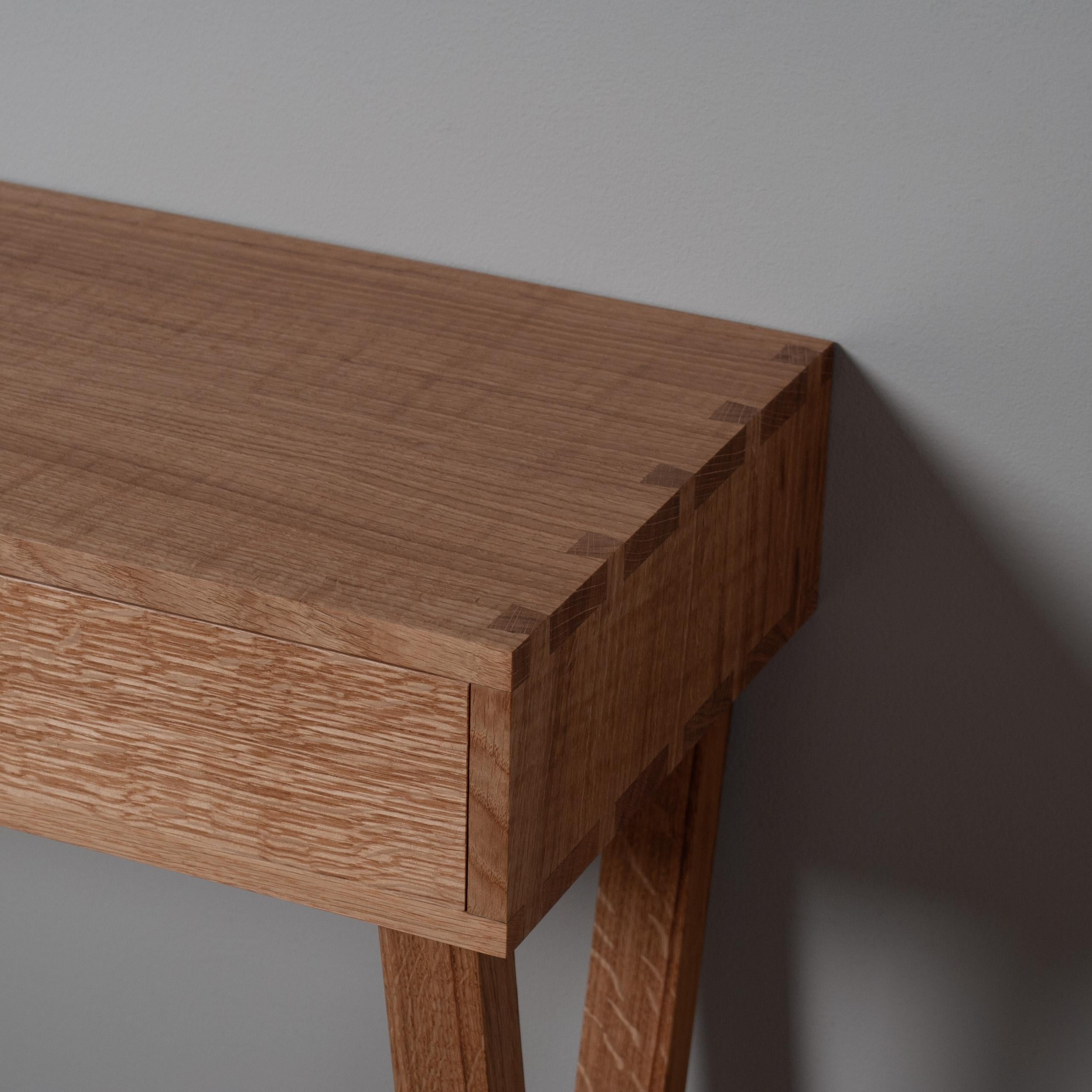 Mesa de Entrada Artesanal de Roble Inglés Cajones Siglo XXI y contemporáneo en venta