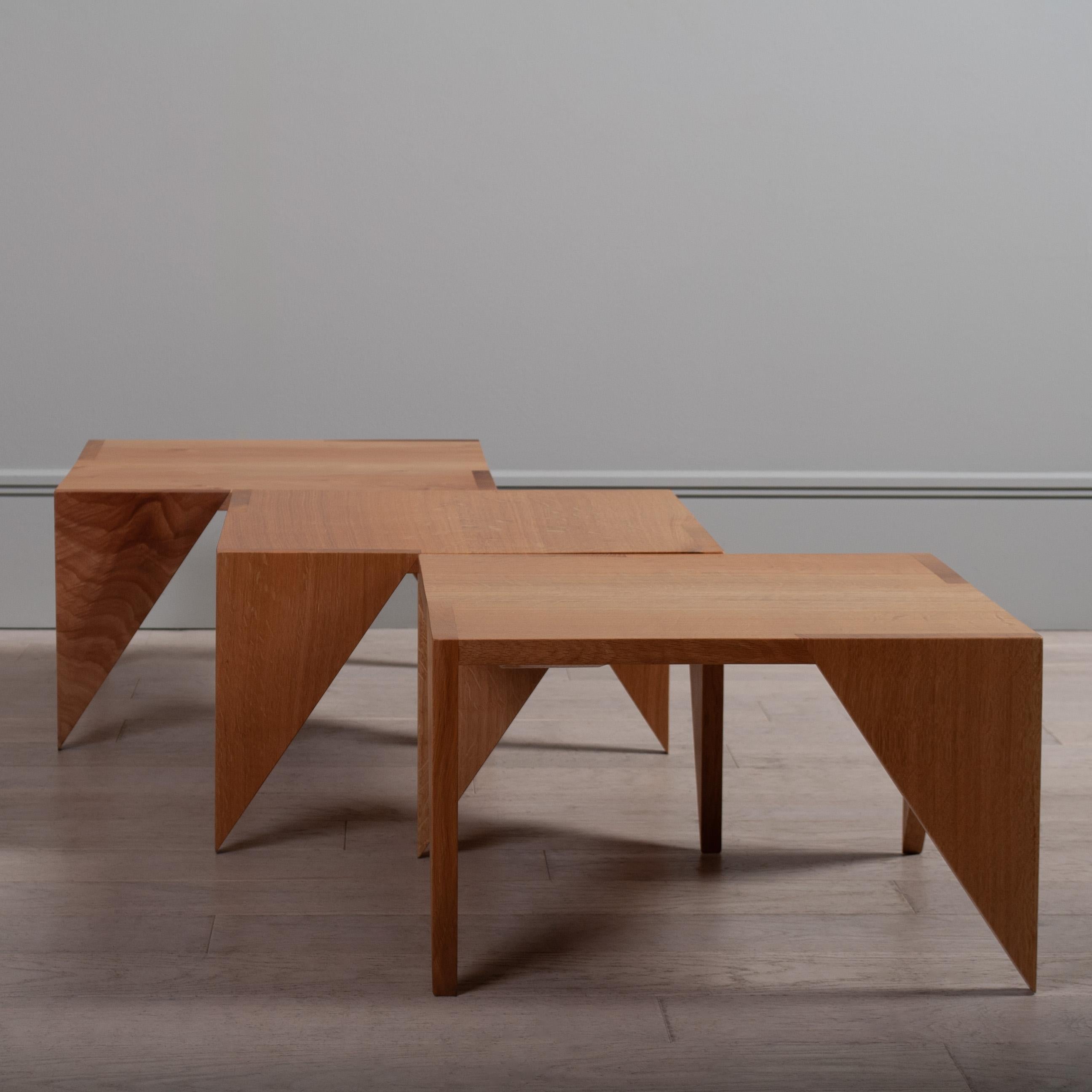 Handgefertigter modernistischer Tisch aus englischer Eiche im Angebot 4