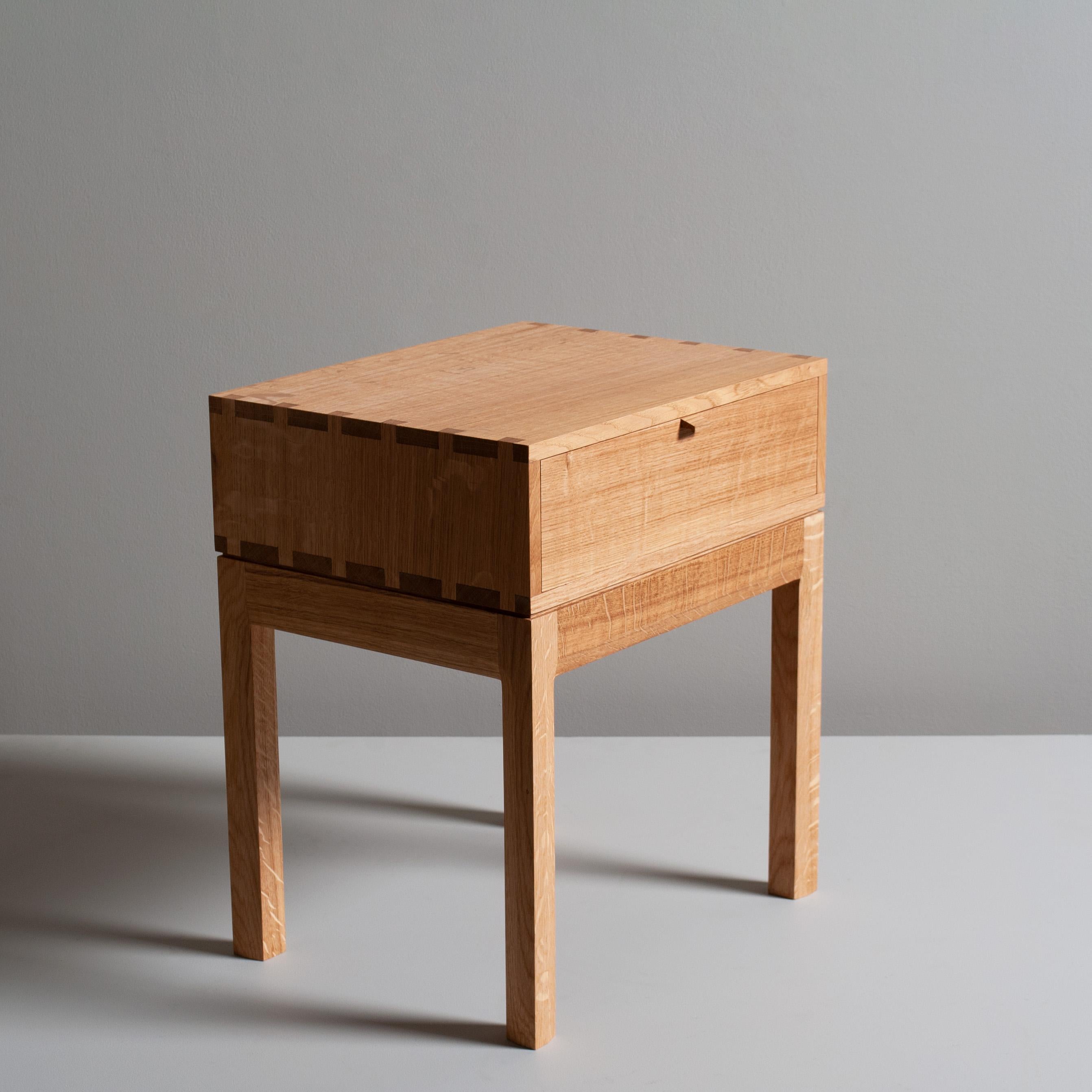 English quarter-sawn oak hand-crafted nightstands in the modernist style. Constructed from finest English oak including all the internal dovetail jointed drawer and carcass. The upper box is detailed with exposed structural hand-cut dovetail