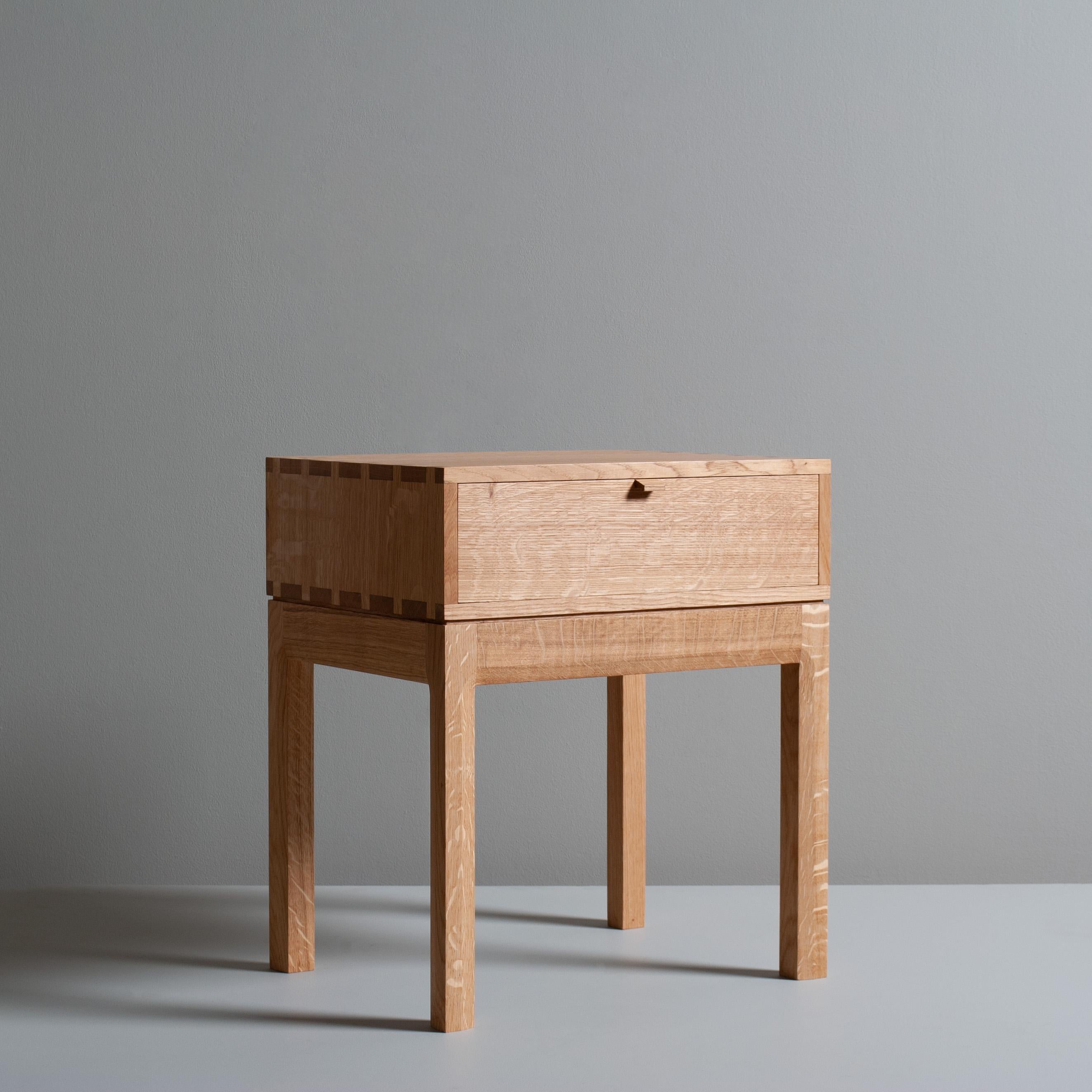 Handcrafted English Oak Nightstand In New Condition For Sale In London, GB