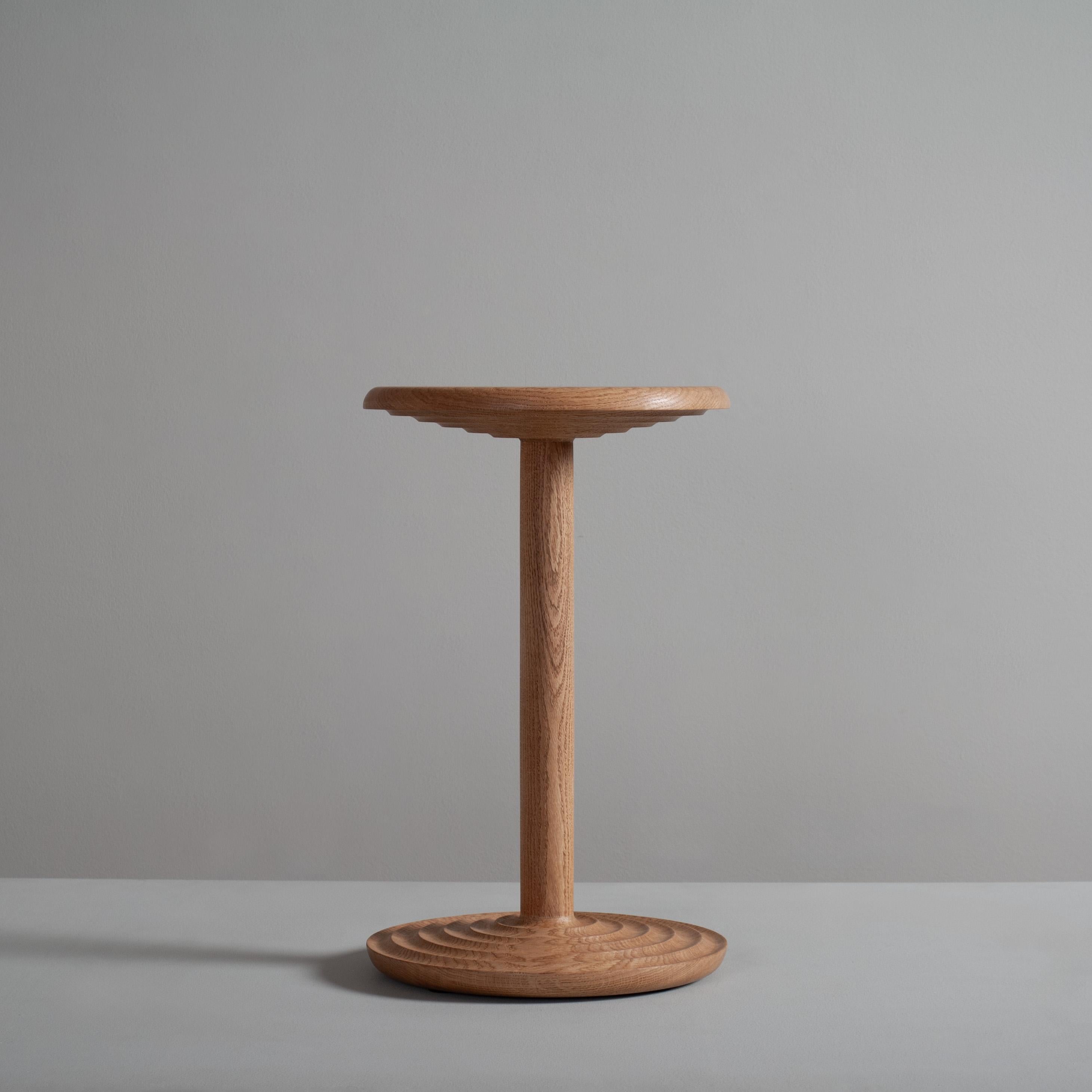 Handcrafted English Oak Beistelltisch (Englisch) im Angebot