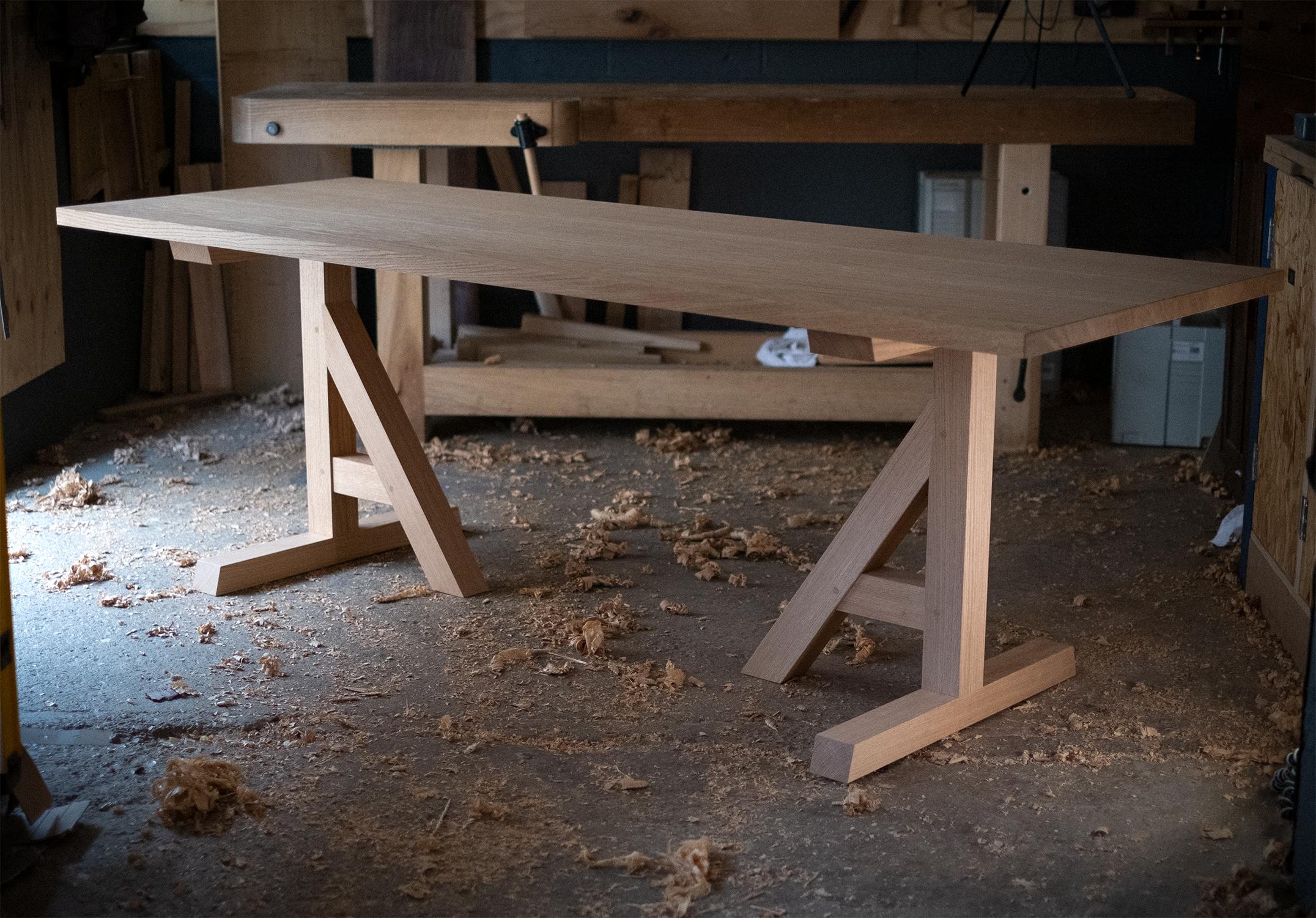 Handcrafted English Oak Table For Sale 1