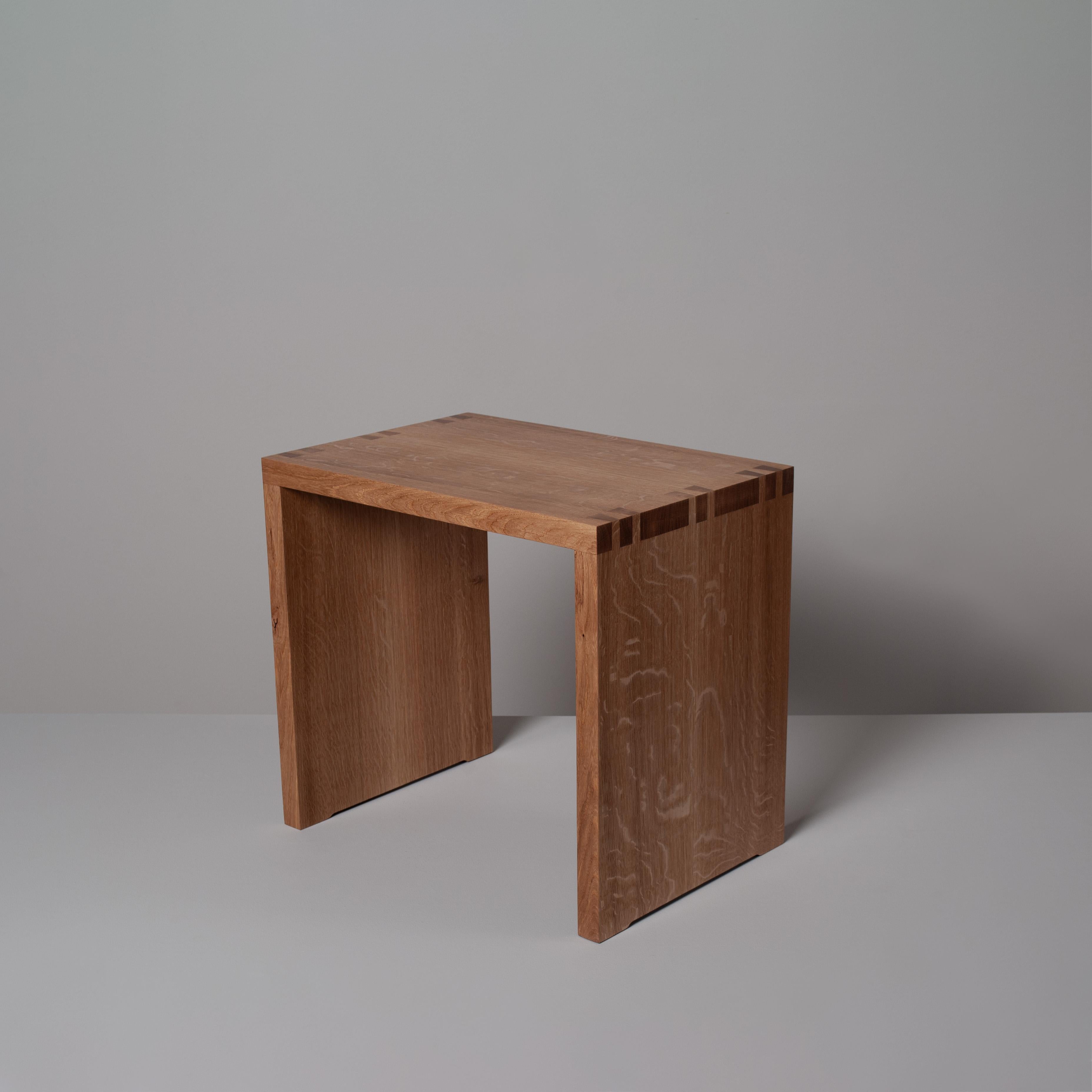 Mesa Utilitaria Artesanal de Roble Inglés Moderno en venta