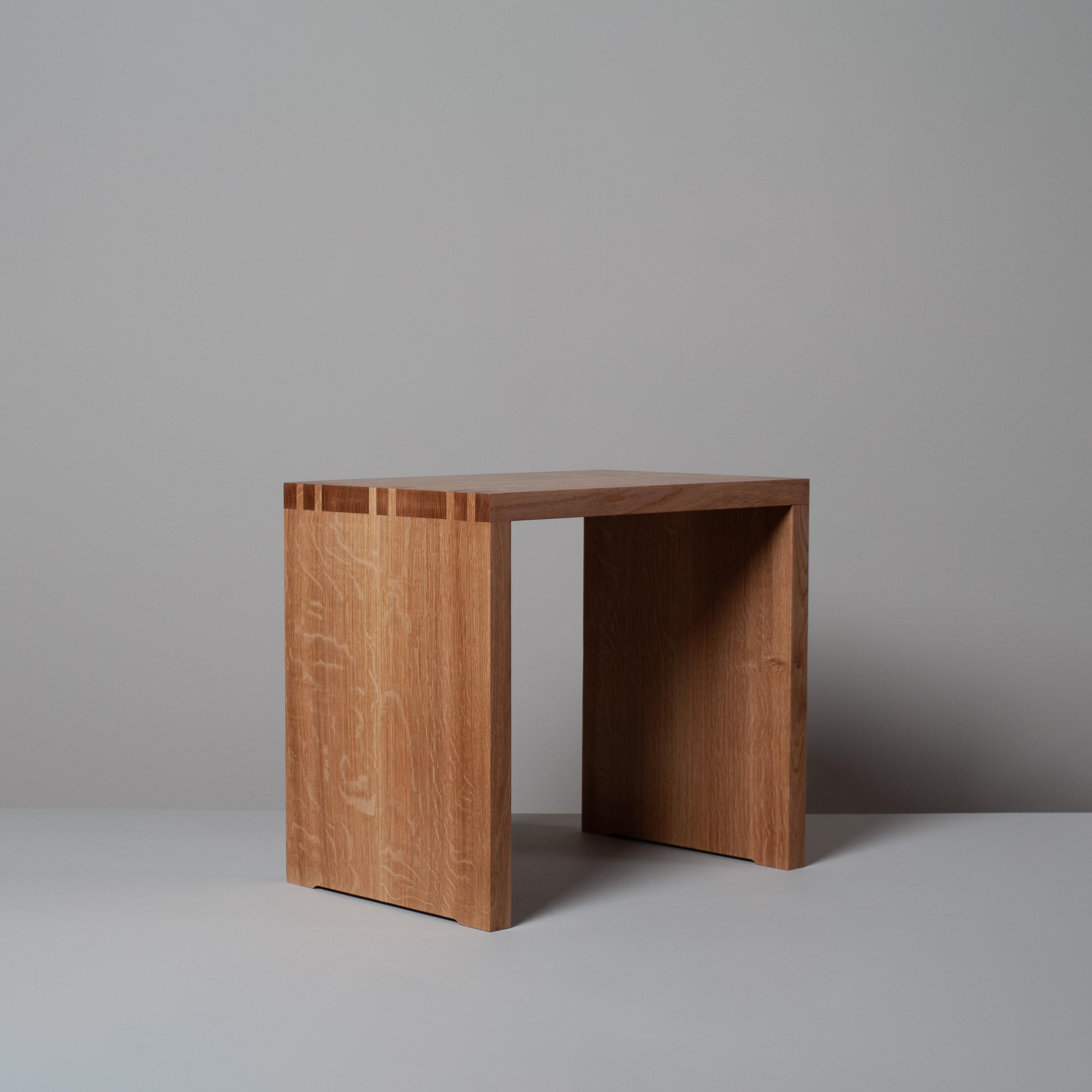 Mesa Utilitaria Artesanal de Roble Inglés Siglo XXI y contemporáneo en venta