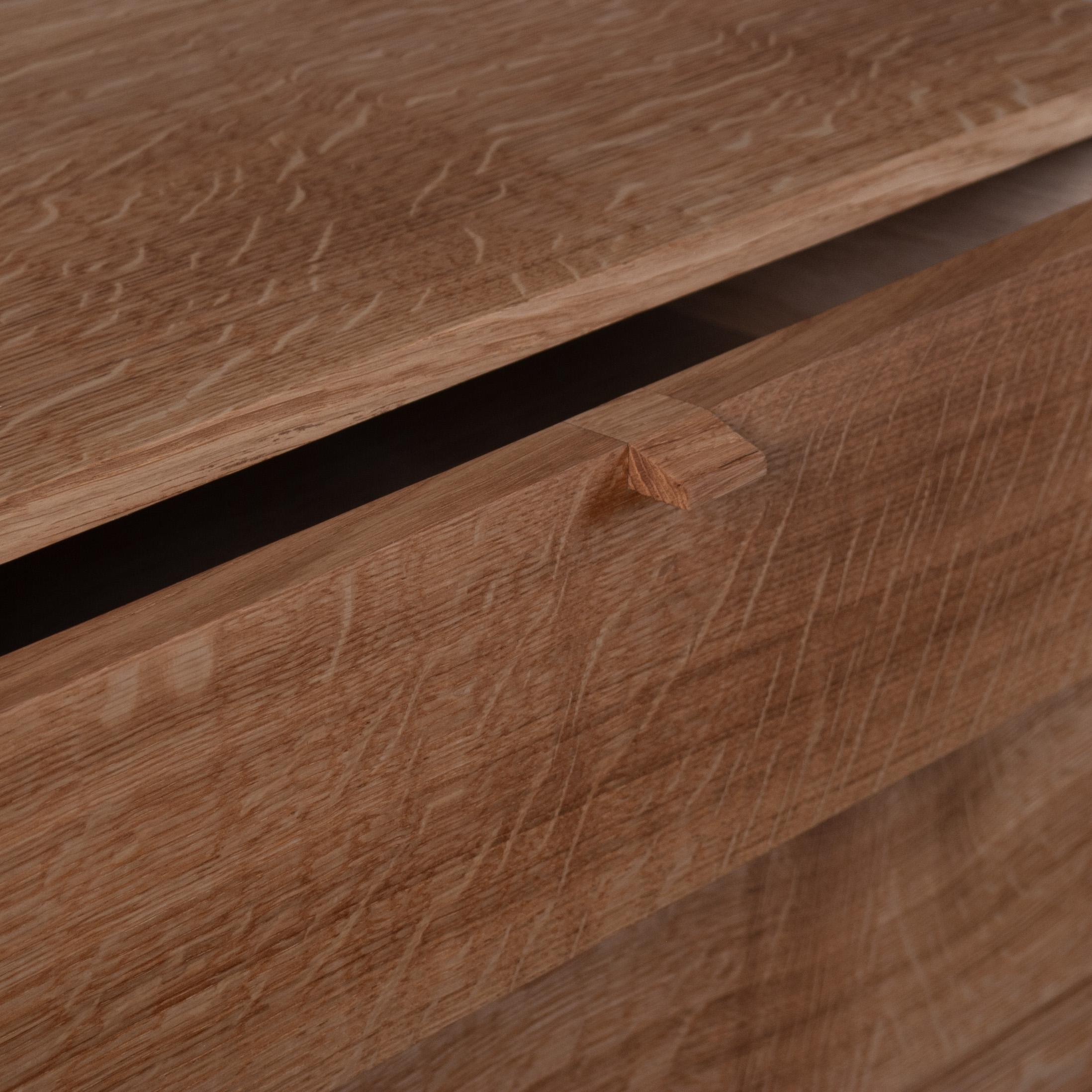 Cassettiera artigianale in Oak e Noce, Comodino in vendita 2