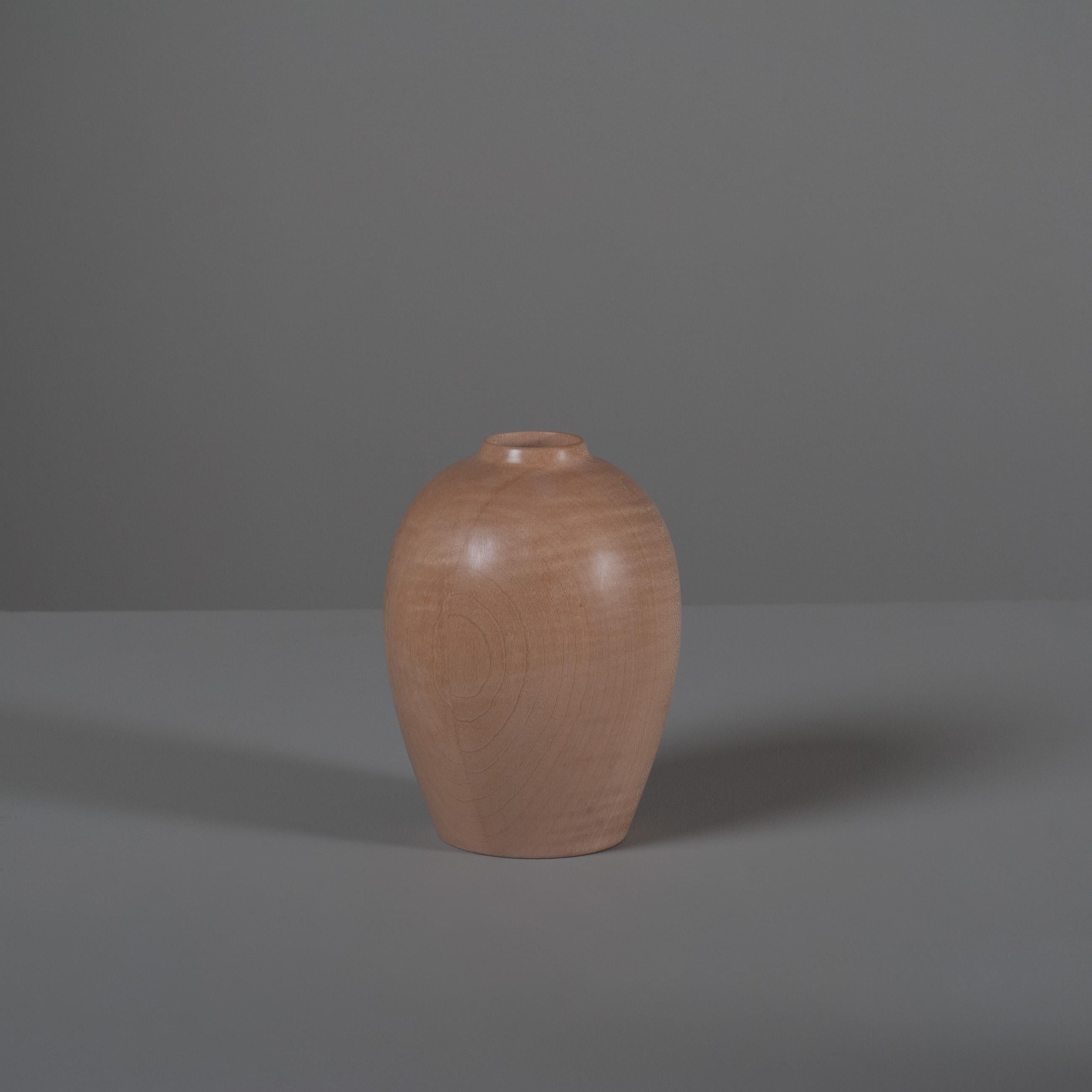 Vaso di sicomoro inglese fatto a mano in vendita 2