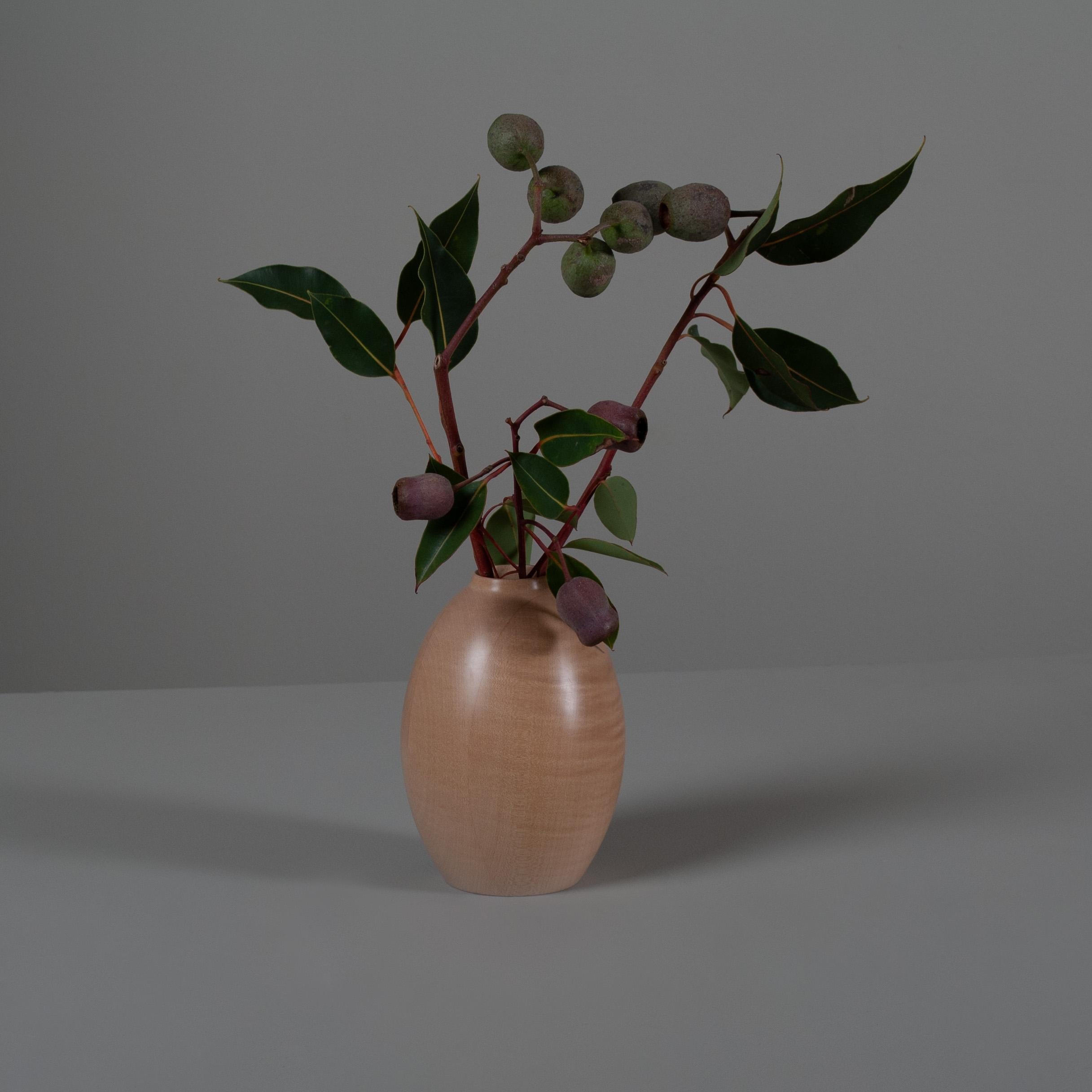 Fatto a mano Vaso di sicomoro inglese fatto a mano in vendita