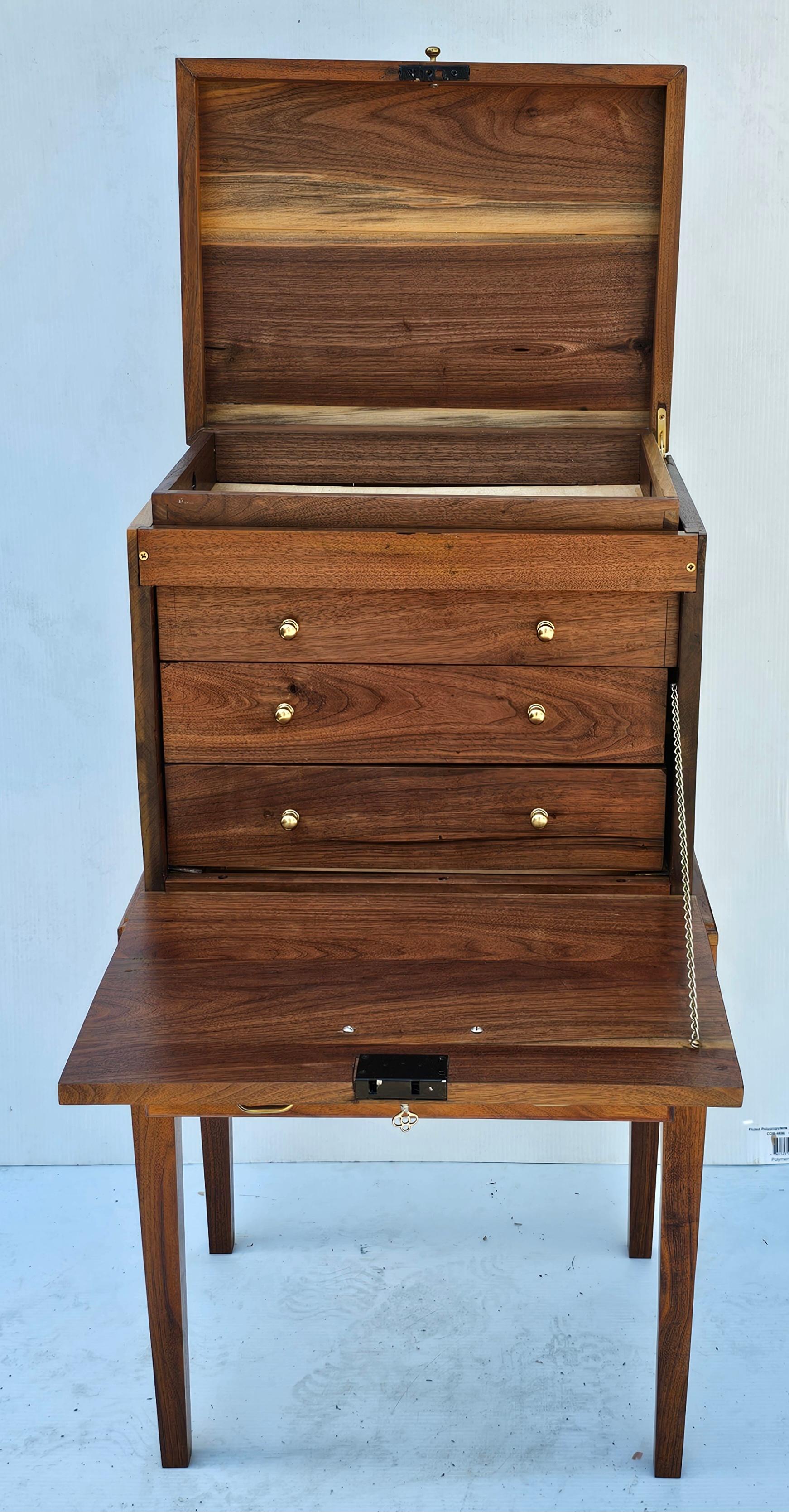 Ottone Forziere artigianale Feder in noce nero massiccio e legno satinato Silver Smith in vendita