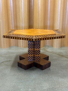 Mesa de juego de parquet artesanal, tapa hexagonal, EE.UU., años 30