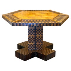 Mesa de juego de parquet artesanal, tapa hexagonal, EE.UU., años 30