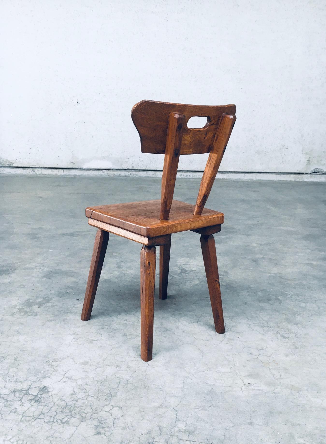 Ensemble de chaises de salle à manger en Oak rustique, France, années 1940, fabriqué à la main selon les principes de l'art populaire en vente 5