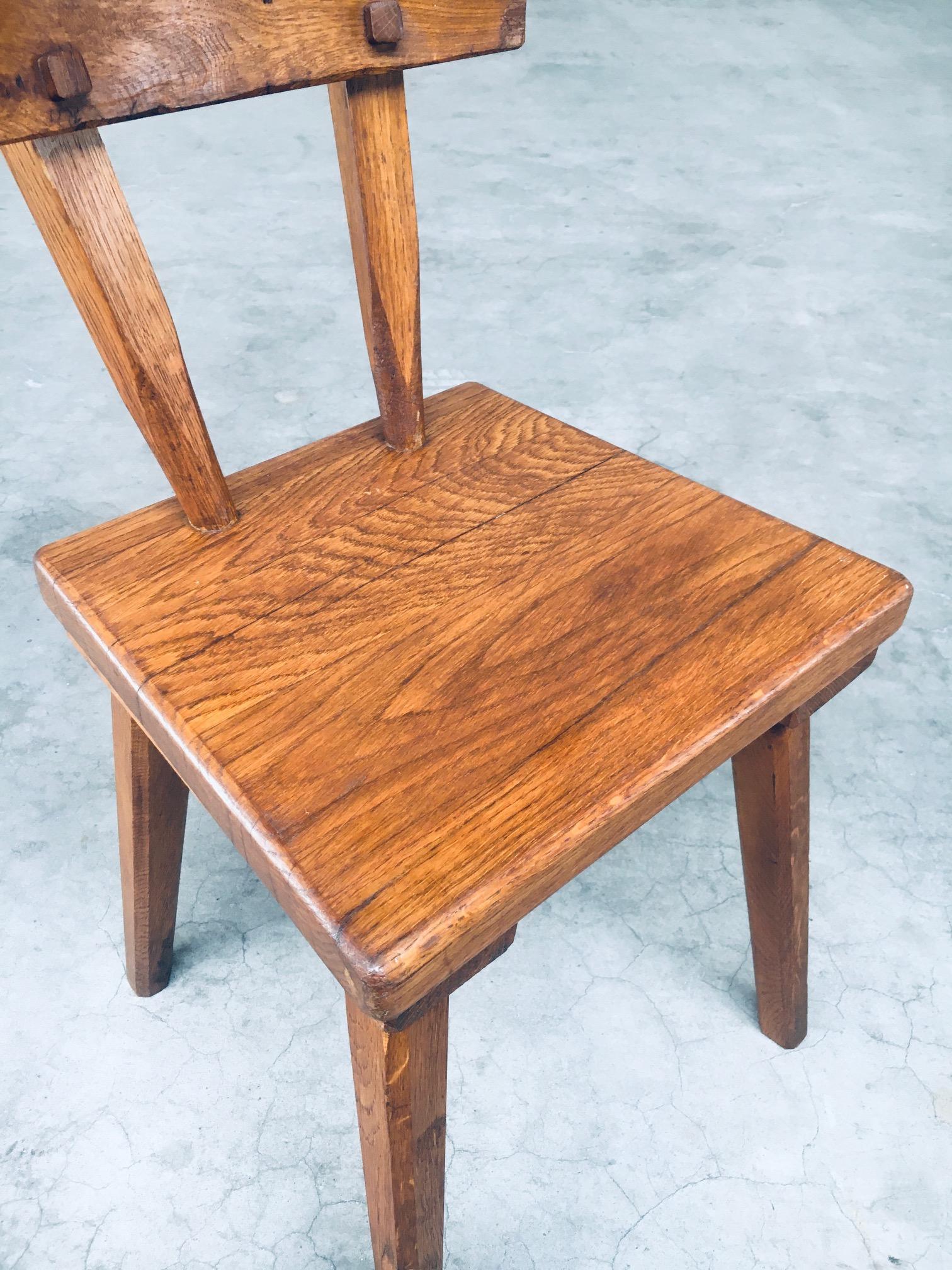 Ensemble de chaises de salle à manger en Oak rustique, France, années 1940, fabriqué à la main selon les principes de l'art populaire en vente 8